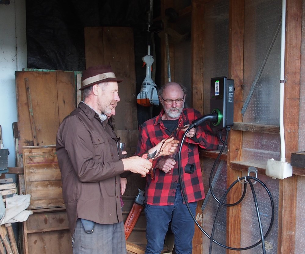 cutting the vine ribbon.JPG