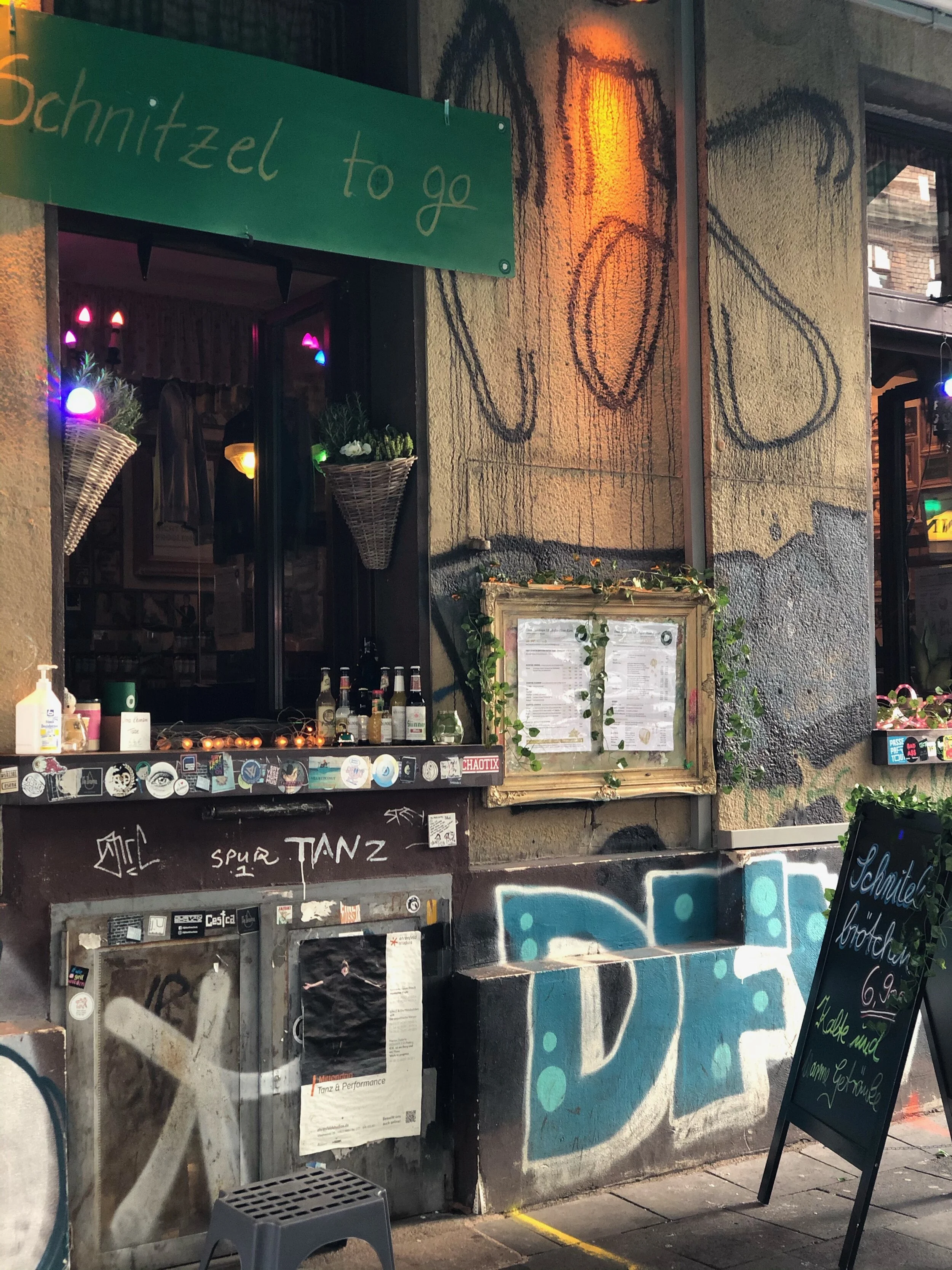 Omas Außer Haus Fenster ist geöffnet