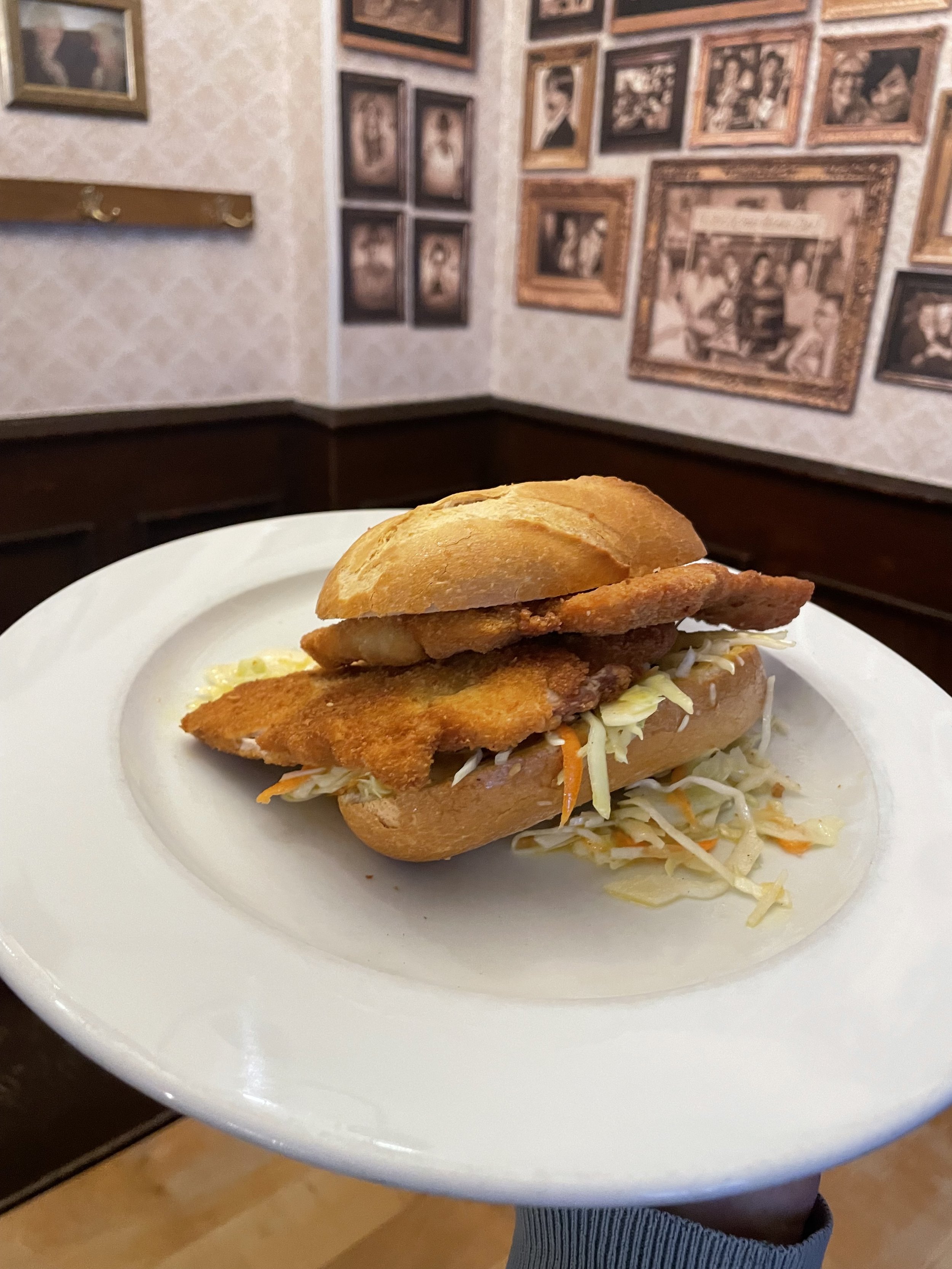 Paulas Schnitzel-fenster