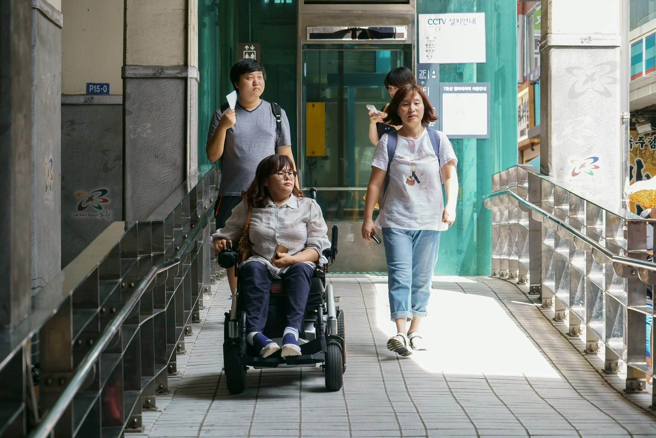 (사진) 무의 자원봉사자 지하철역 환승 리서치_노원역_보도자료.jpg