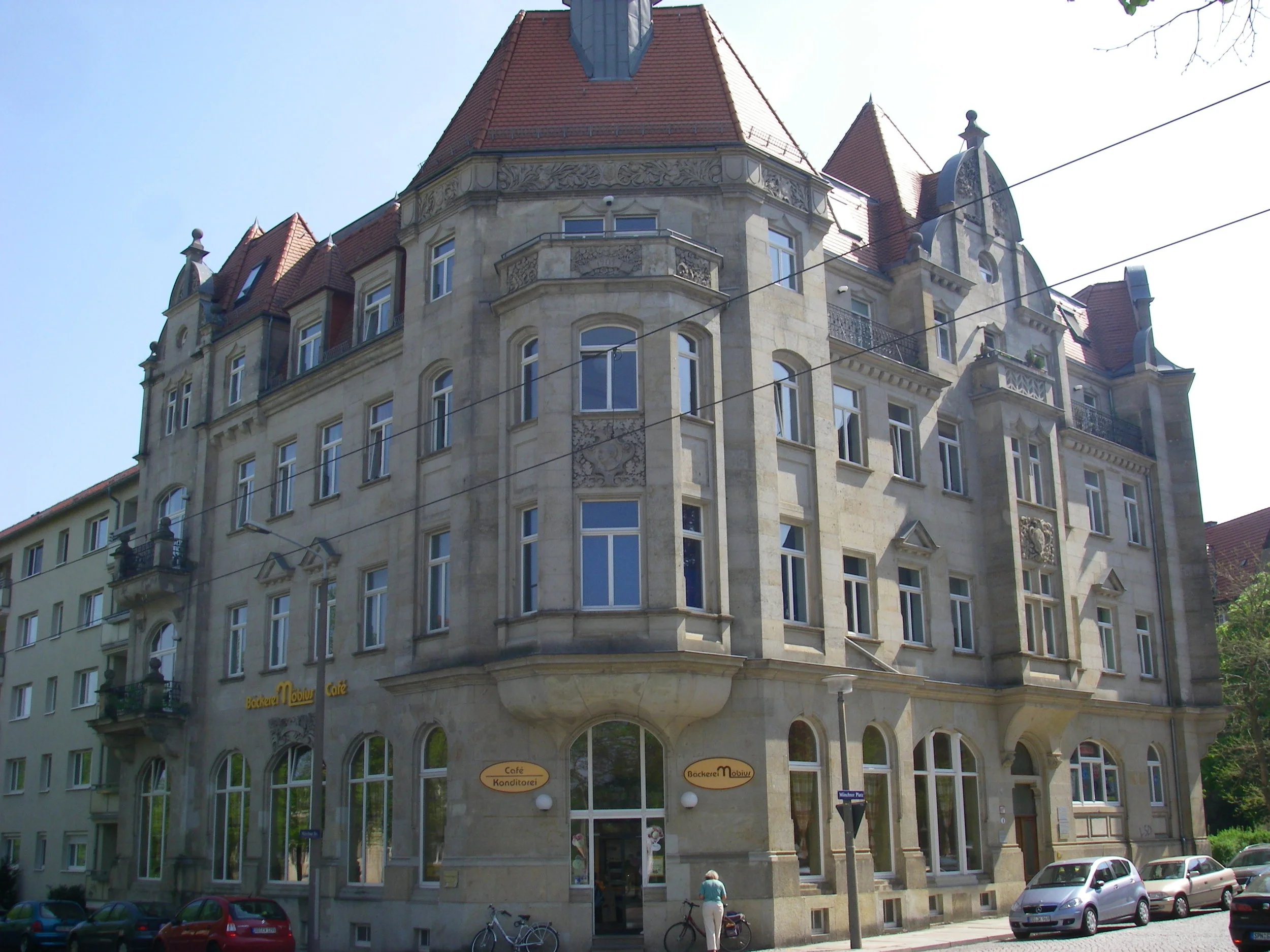 Restaurierung Fassade Münchner Platz.JPG