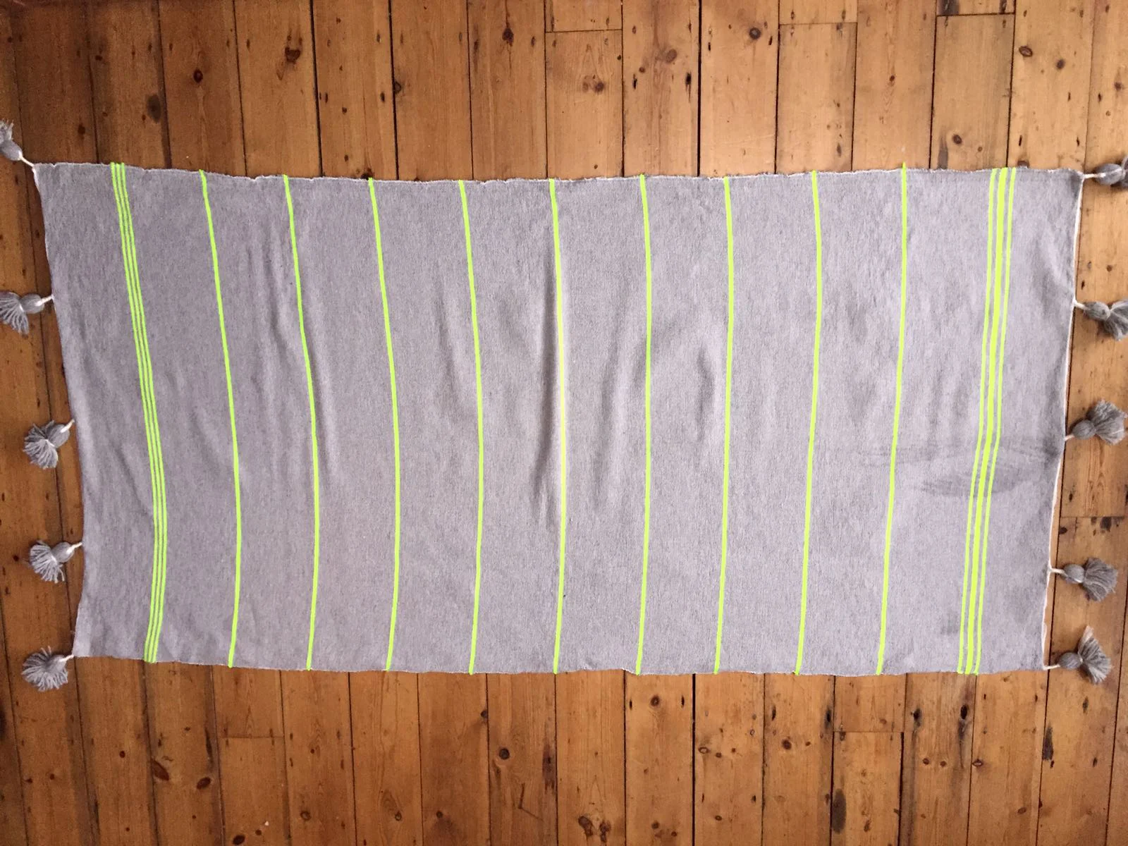 modern-beldi-blanket-grey-neon-yellow-5.jpg