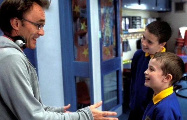 Danny Boyle on the set of Millions with his two child stars, Lewis McGibbon and Alex Etel