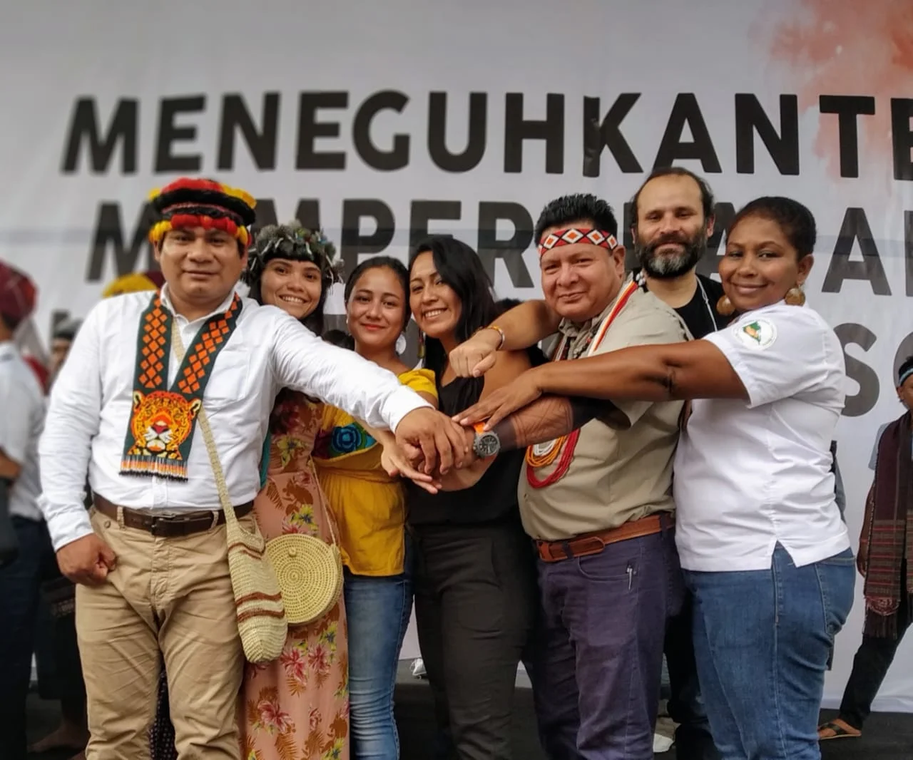 Delegados y delegadas latinoamericanos participan en Jakarta, Indonesia, de los eventos de conmemoración del vigésimo aniversario de la Alianza de Pueblos Indígenas del Archipiélago, AMAN, de Indonesia.