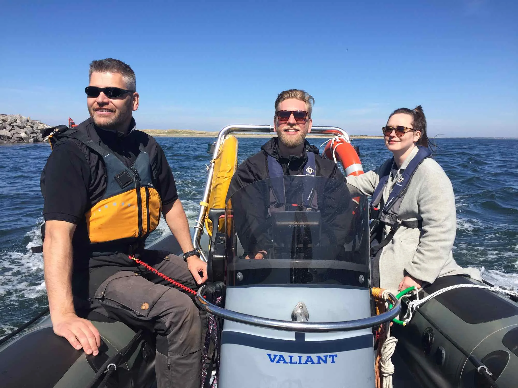 Daniel og Ayoe i en hurtig tur i vores Ribbåd på Vesterhavet