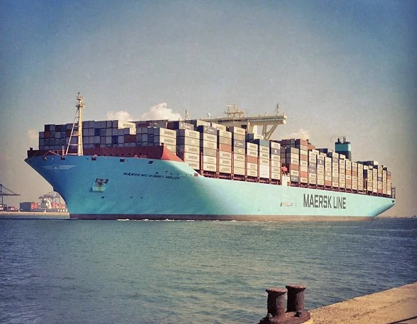Mærsk_Mc-Kinney_Møller_passing_Port_Said_in_the_Suez_Canal_on_its_maiden_voyage.jpg