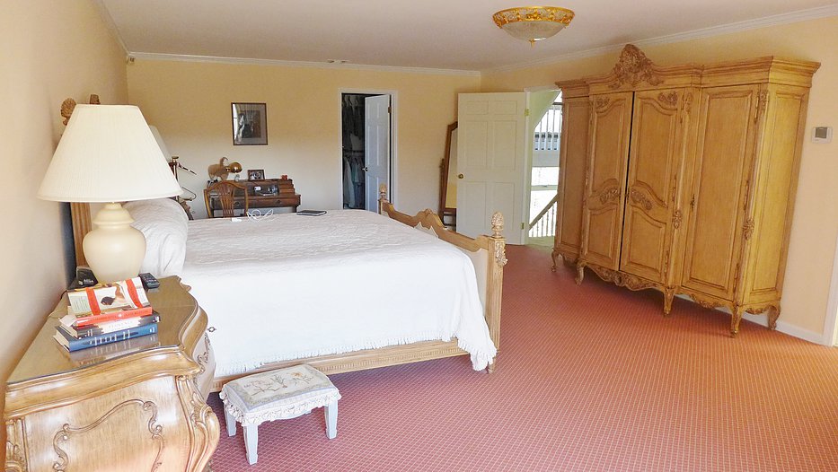 MasterBedroomBefore.jpg