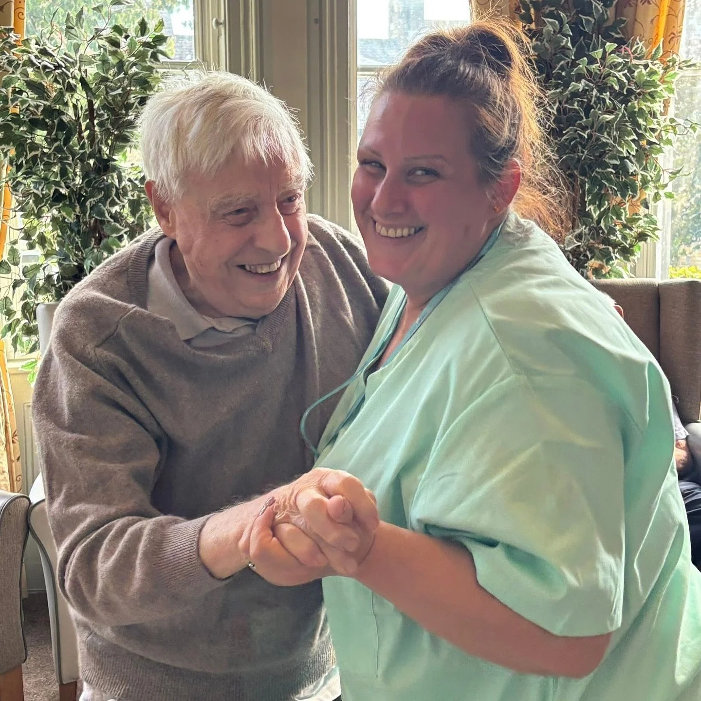 Friday Round-Up 🏠

Nightingale Hall welcomed the fabulous Chris Gilly, who had everyone jumping and jiving to classic 60s hits! 🎶

Over at Glenholme House, residents were busting moves at a silent disco thanks to Shhuffle Silent Disco - what a part