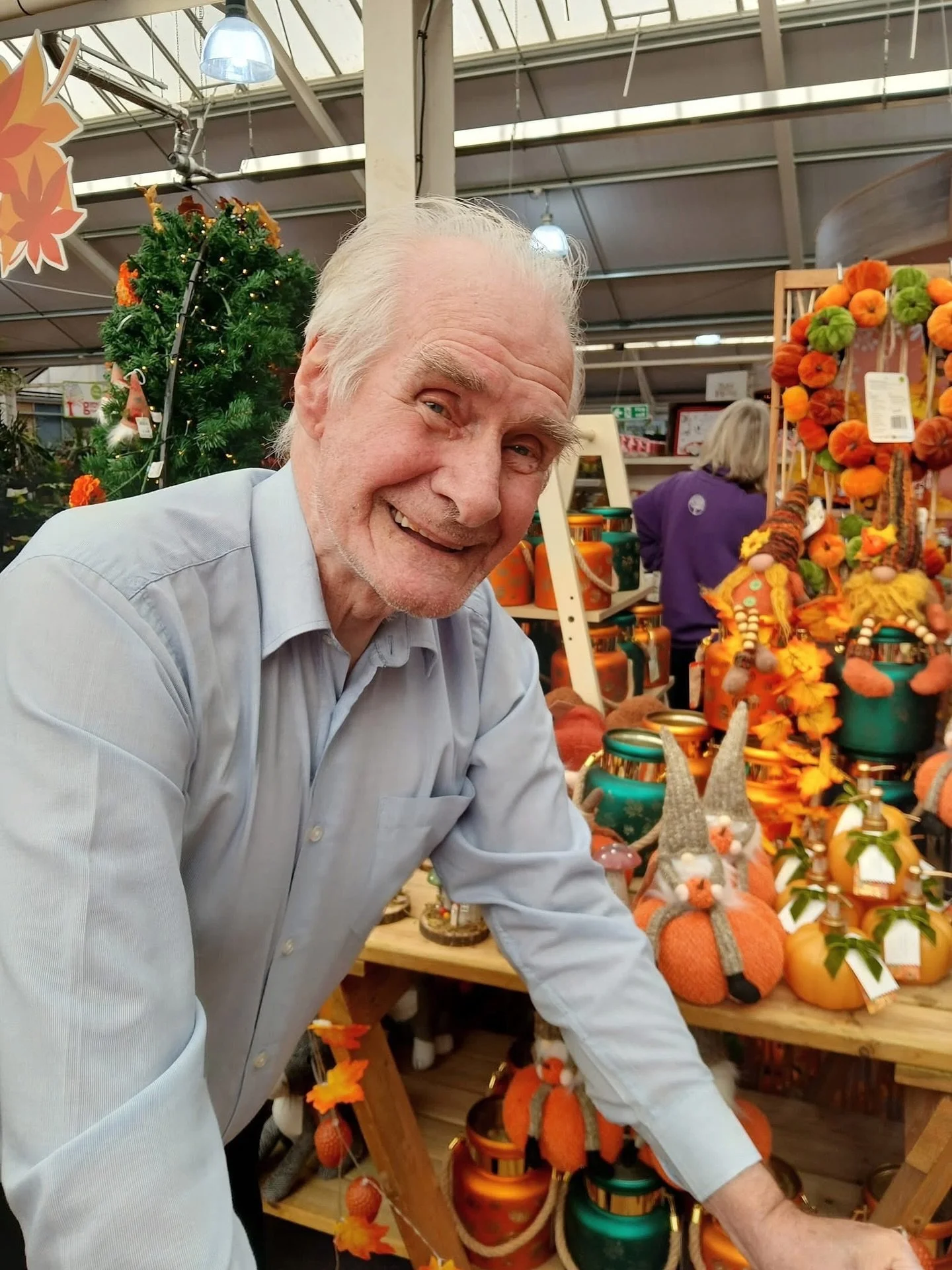 What a wonder-ghoul start to October🎃

Nightingale Hall hopped on the bus for a fun outing to @klondykestrikesgardencentres, where they explored all the spooky Halloween displays and goodies on show👻

Glenholme House residents made the most of the 