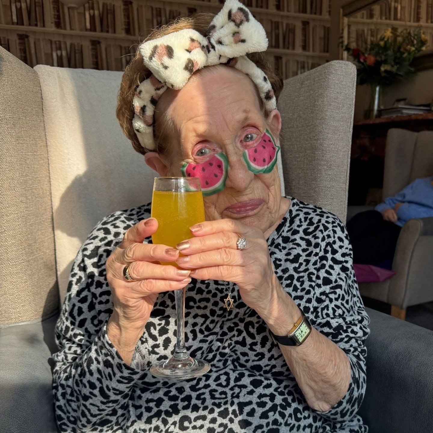 From pamper afternoons to countryside strolls, it has been a joyful week across our Wellburn homes ❤️

The ladies at Ryton Towers enjoyed a well-deserved pamper with skincare and fizz to relax and unwind 🧖&zwj;♀️🥒

Whorlton Grange headed to @ousebu