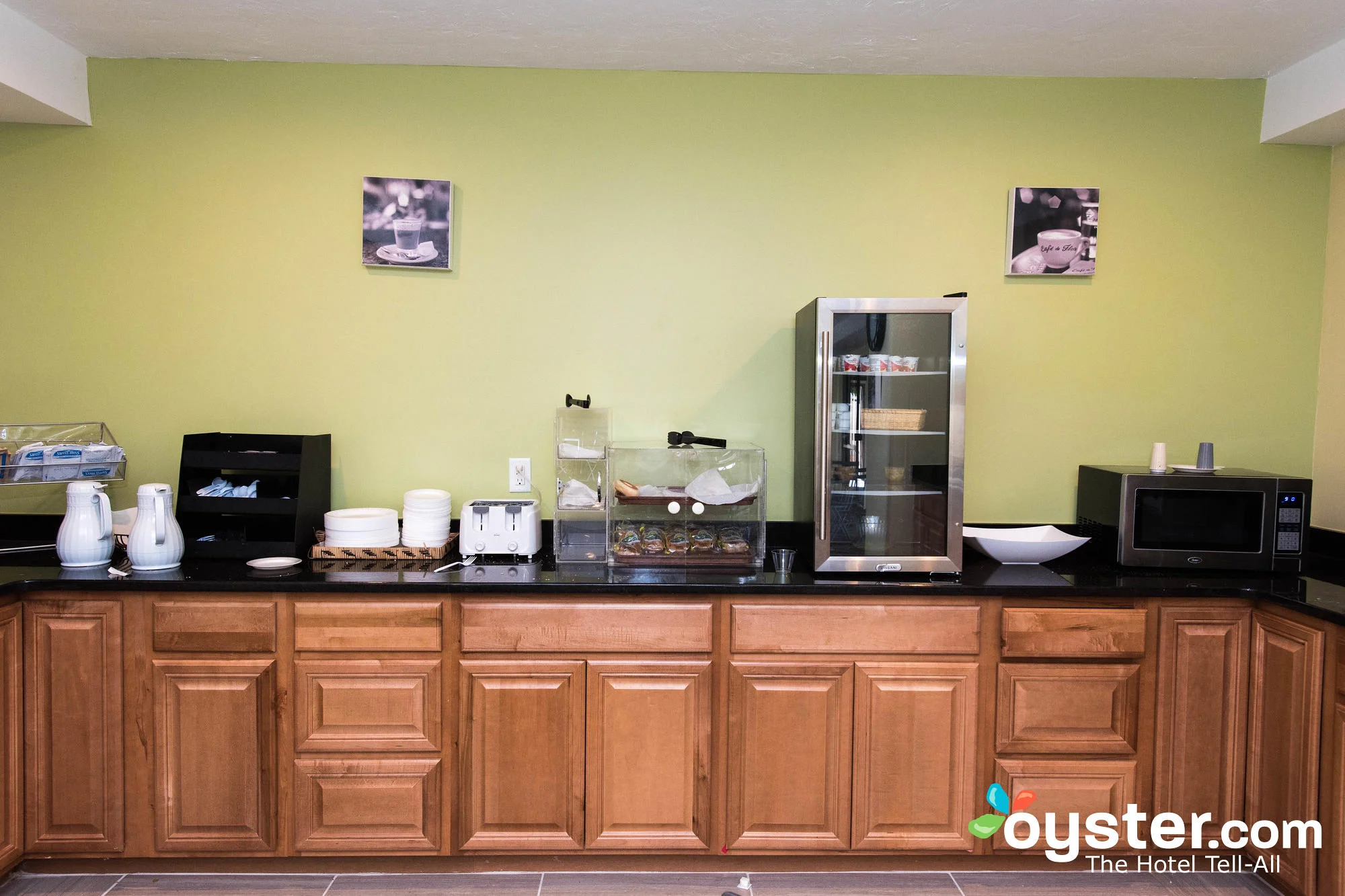 breakfast-room--v13334054-2000 - Copy.jpg