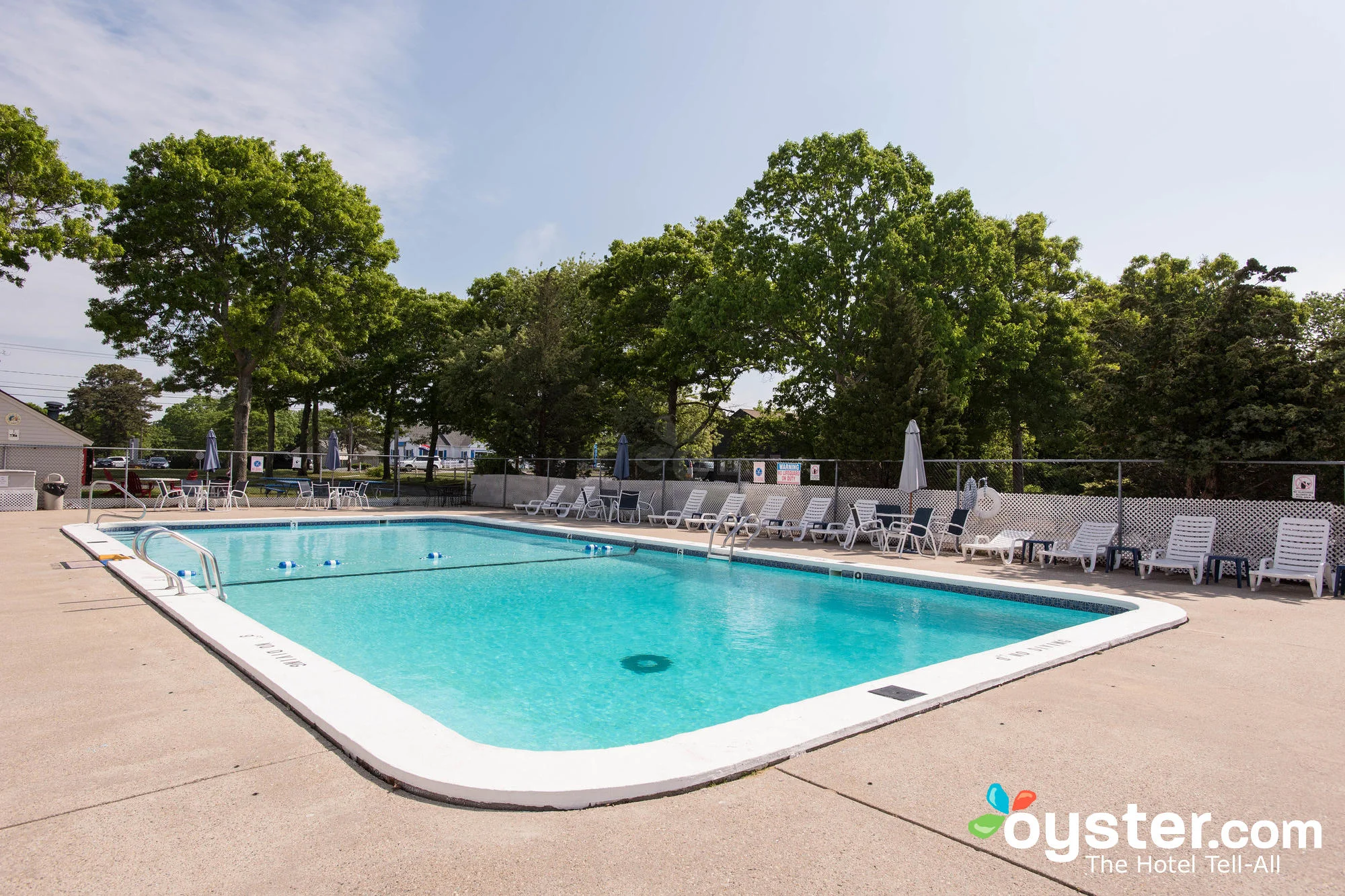 outdoor-pool--v13334104-2000.jpg