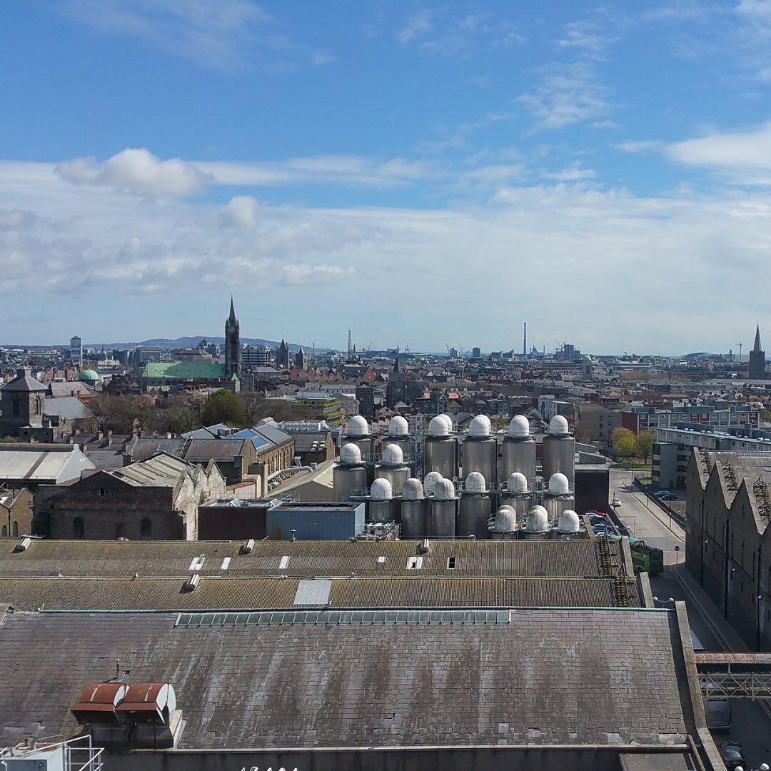 Wishing you all a Happy St Patricks Day from the Caxton Manor team!! Throwback to when we attended the @miforums in Dublin! A fantastic city that deserves to be taken seriously. We had the pleasure of the staying at the four star @clontarfcastle ☘️
.