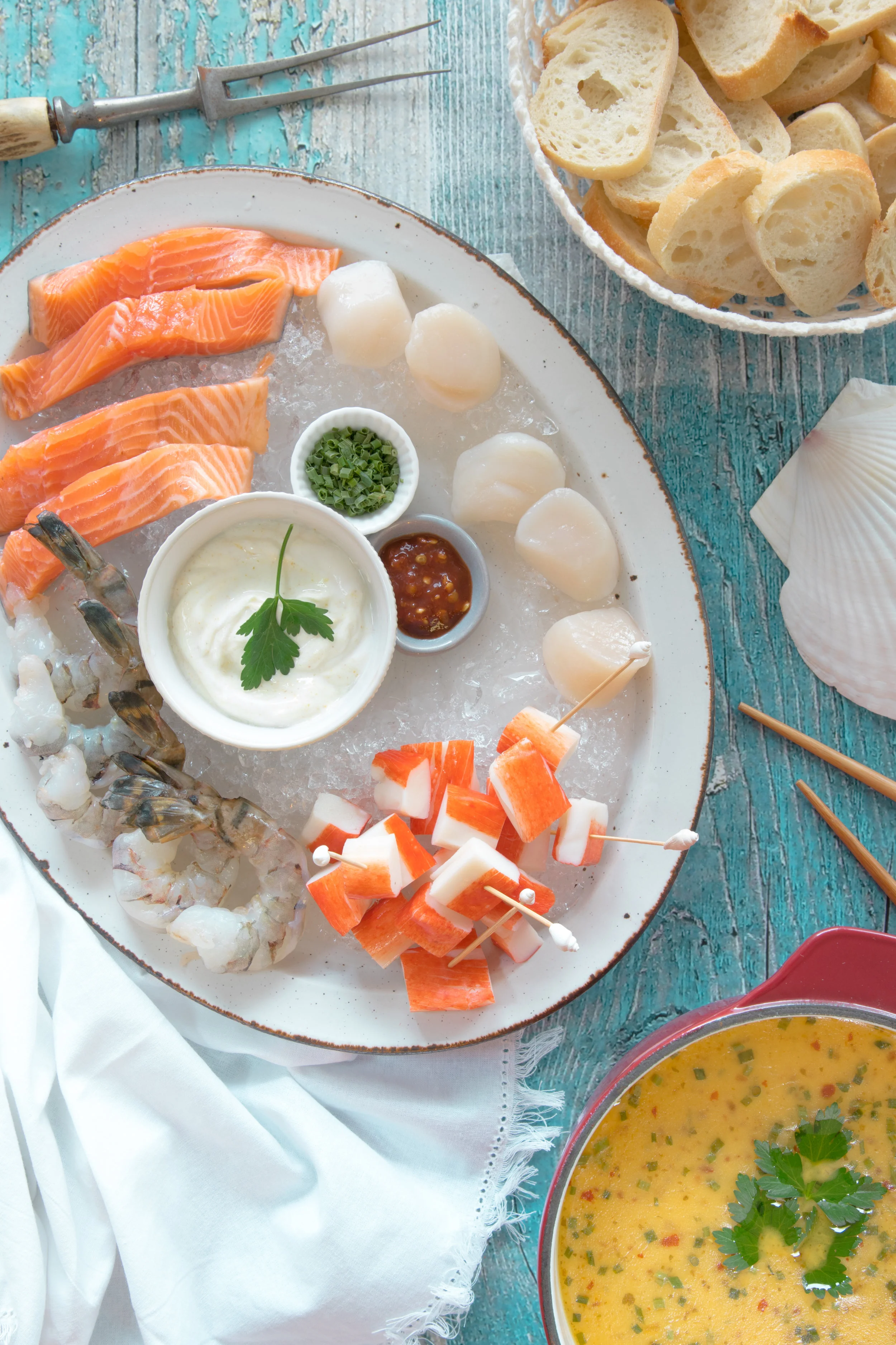Fondue aux poissons et fruits de mer đŠđ Photographie et stylisme culinaire : Hubert Cormier