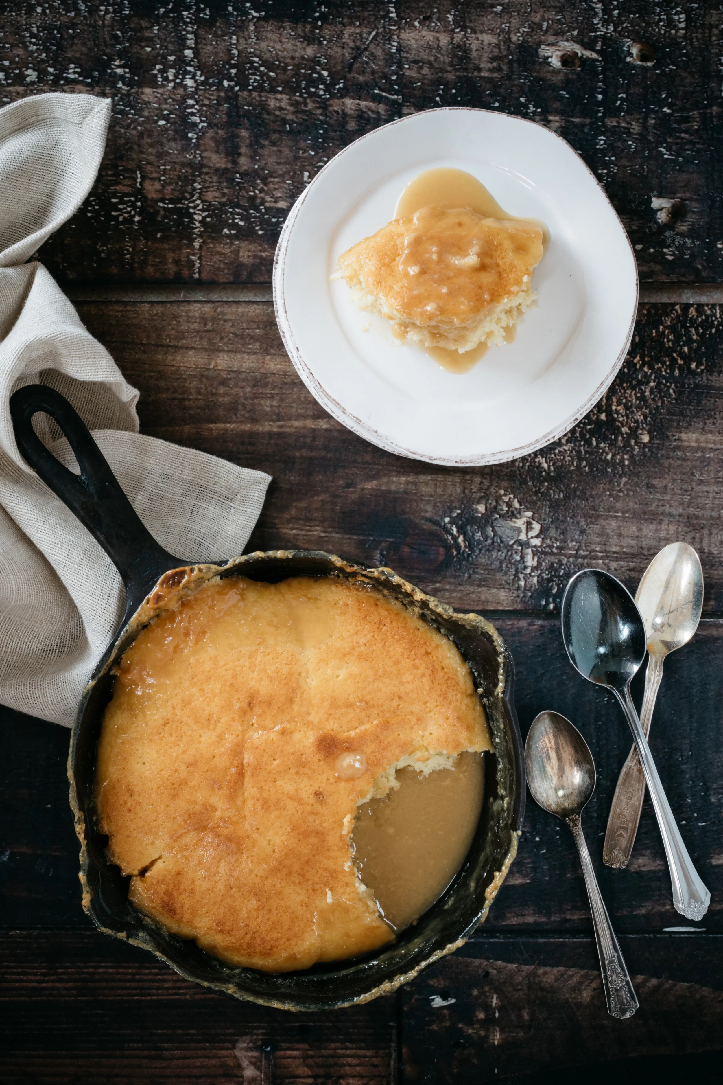 Pouding chômeur à l'orange Photographie et stylisme culinaire : Hubert Cormier