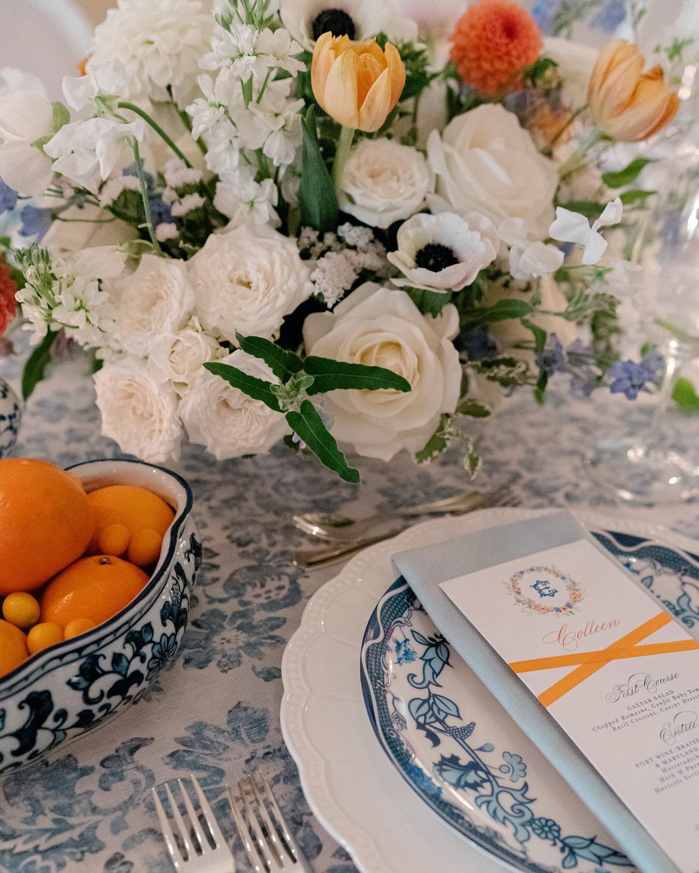 Lots of mentions back to C&amp;T&rsquo;s wedding for inspiration the past few weeks! Forever crushing on this preppy meets modern romantic design. If you&rsquo;re considering an unexpected pop of color, here is your sign to go for it 🍊 

Photographe