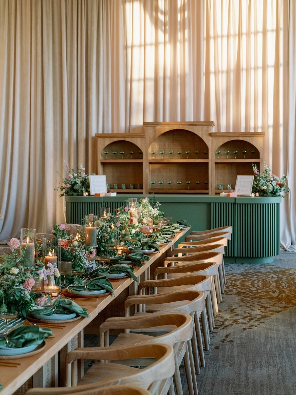 A lush, layered dream brought indoors 🌿
An enchanted forest reimagined with tailored restraint. Soft greens, organic textures, candlelit warmth, and florals that felt as if they&rsquo;re still growing. Timeless, immersive, and thoughtfully designed 