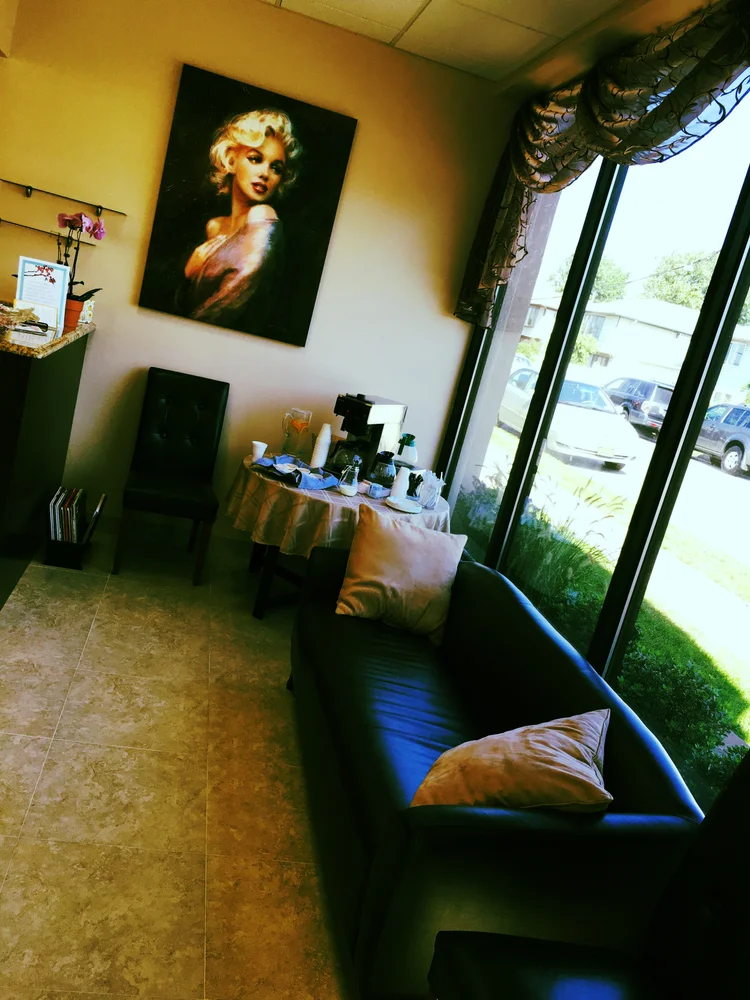 Elegante Salon business photo