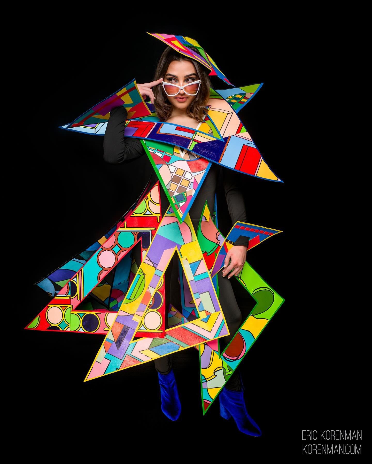 Angular Shift 
@eric.korenman.photography 
Artwork: Bruce Laird
Model: Tristeny Morgan