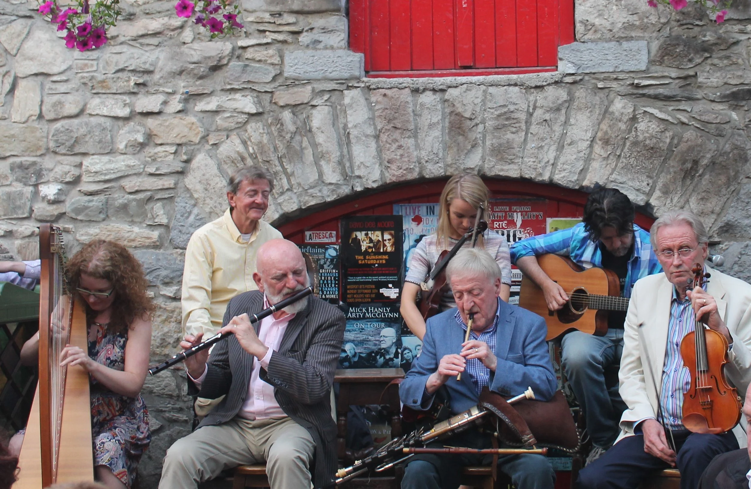  The Chieftains playing for U.S. Vice President Joe Biden in Matt Molloy's Yard Bar 