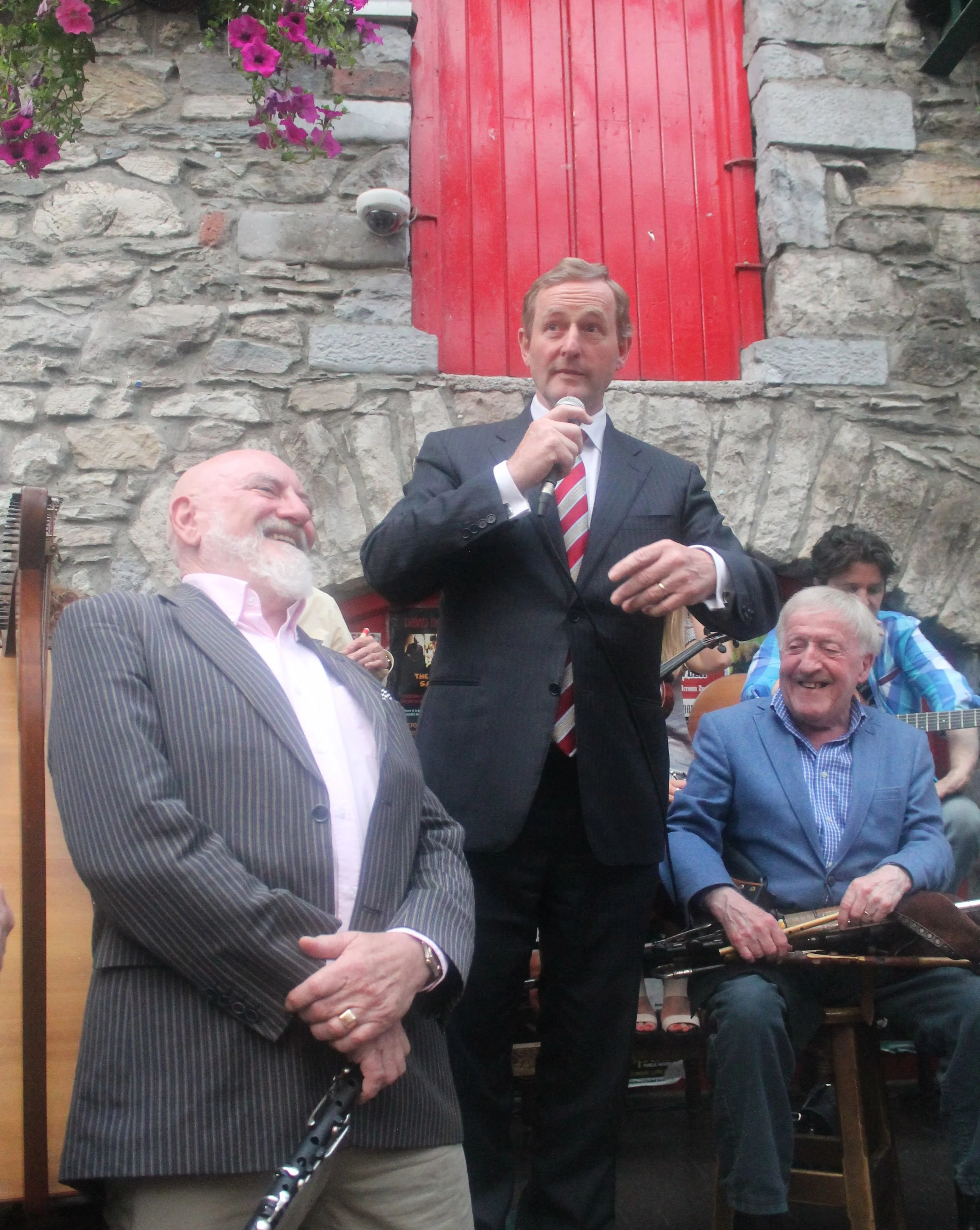  Matt Molloy with An Taoiseach Enda Kenny and Paddy Moloney 