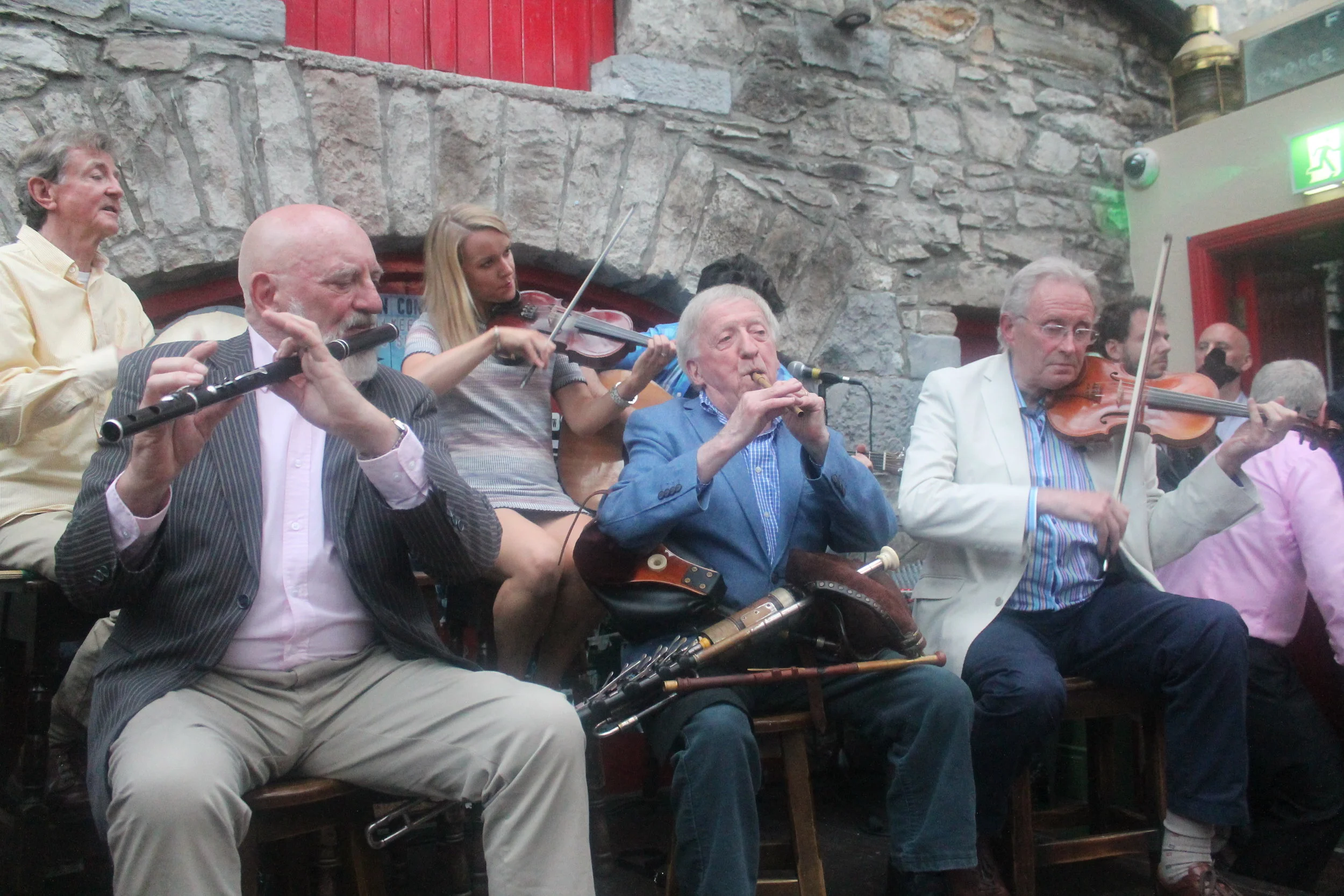  The Chieftains playing in Matt Molloy's Yard Bar 
