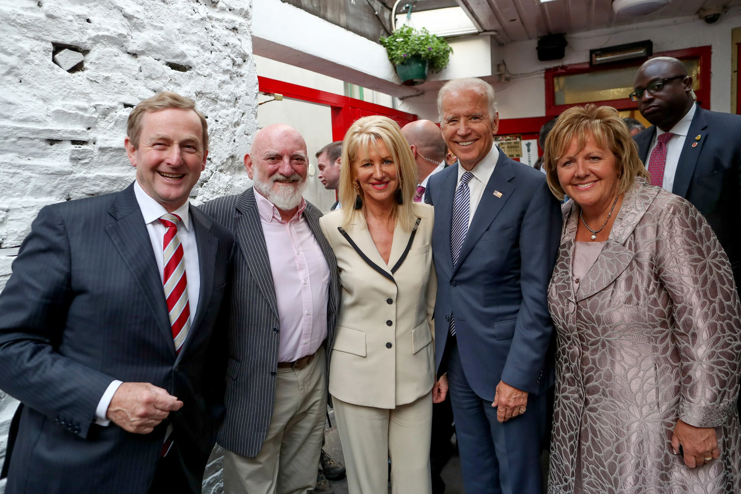 From left to right: An Taoiseach Enda Kenny, Matt Molloy, Eileen Kilgallon, U.S. Vice President Joe Biden and Fionnuala Kenny