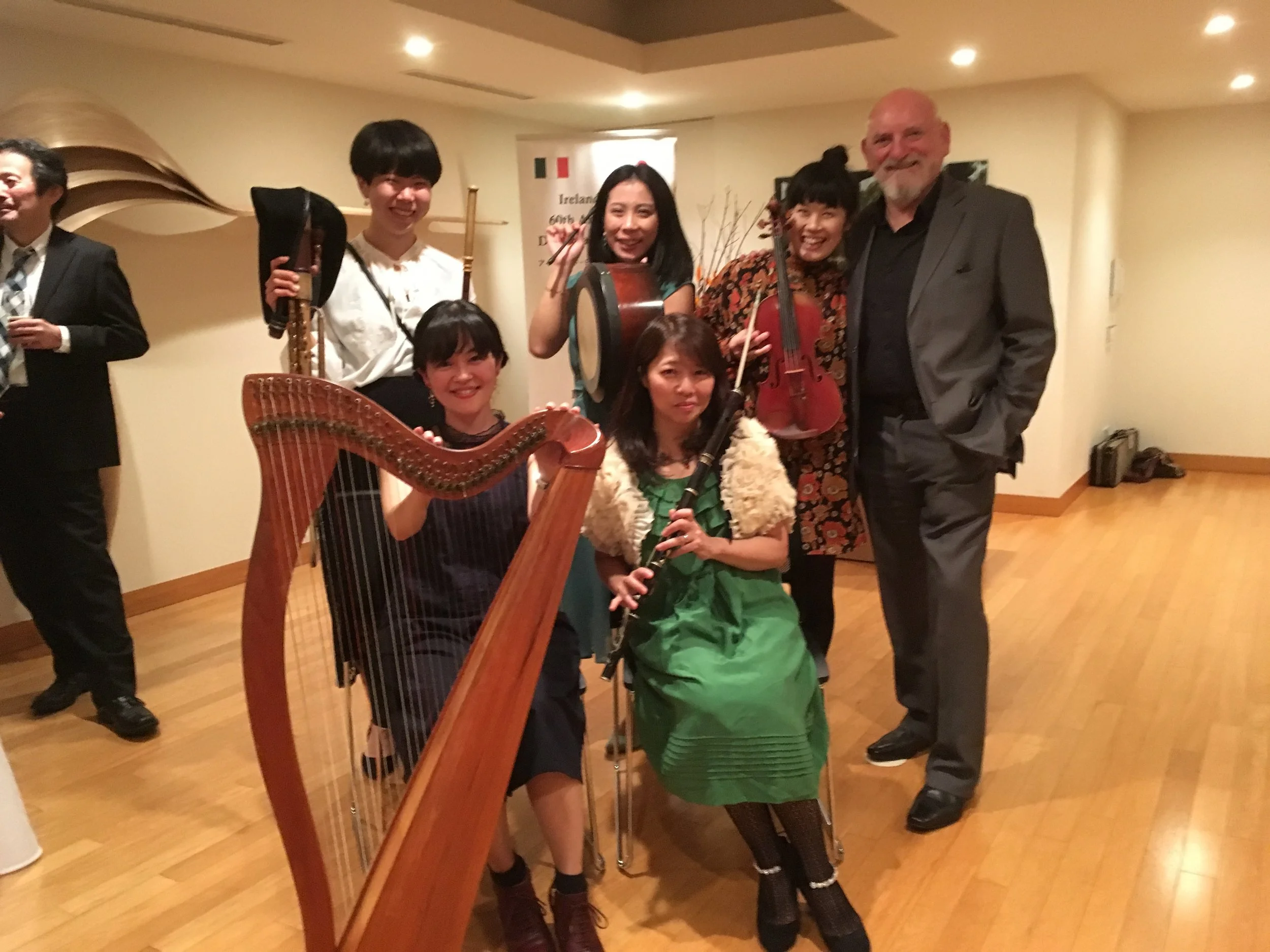  Matt Molloy with Lady Chieftains, Japan, December 2017 