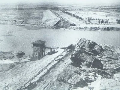 Collapsed Banqiao Dam. Read more here.