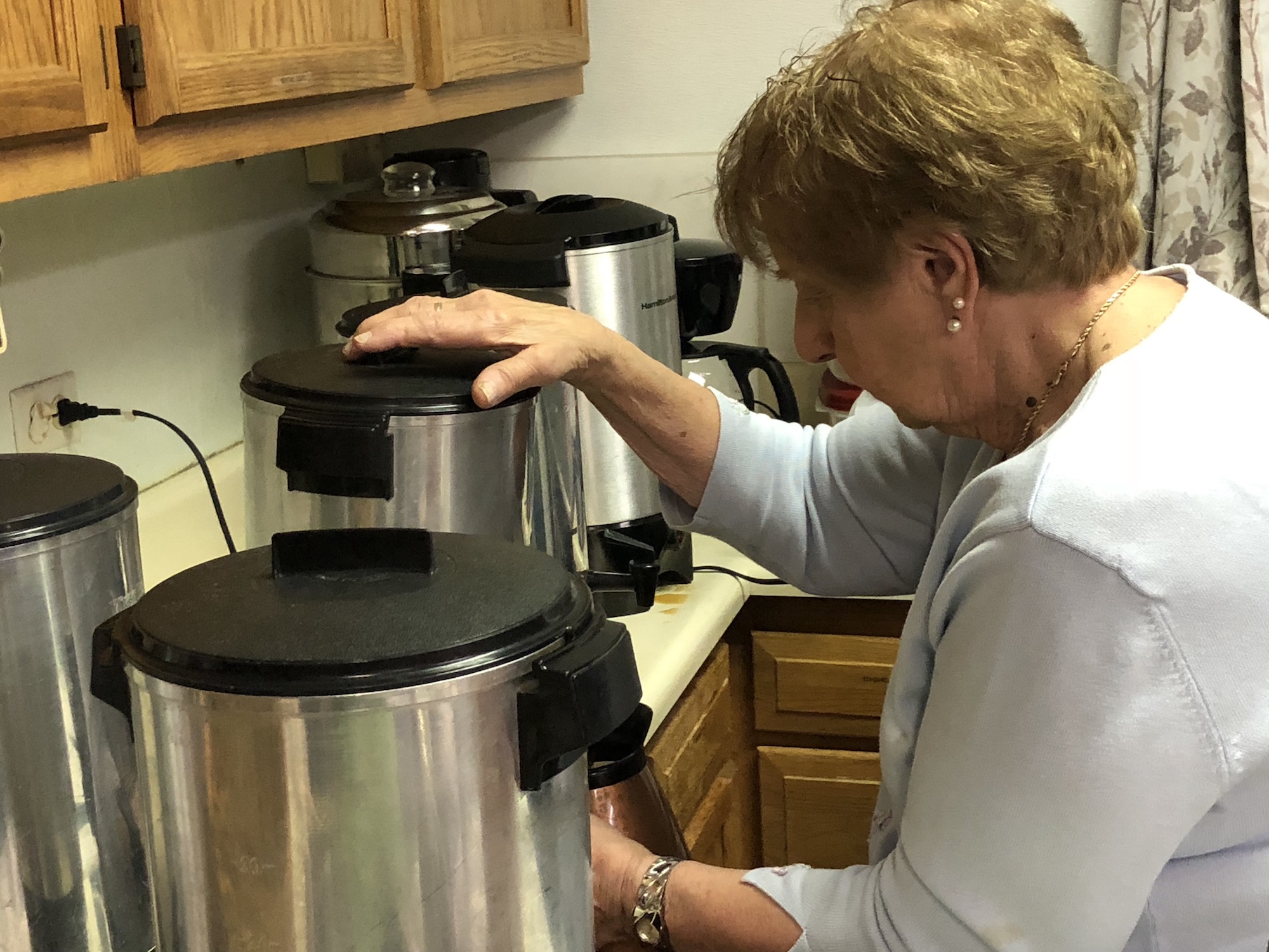 Rita Lord pours coffee.JPG