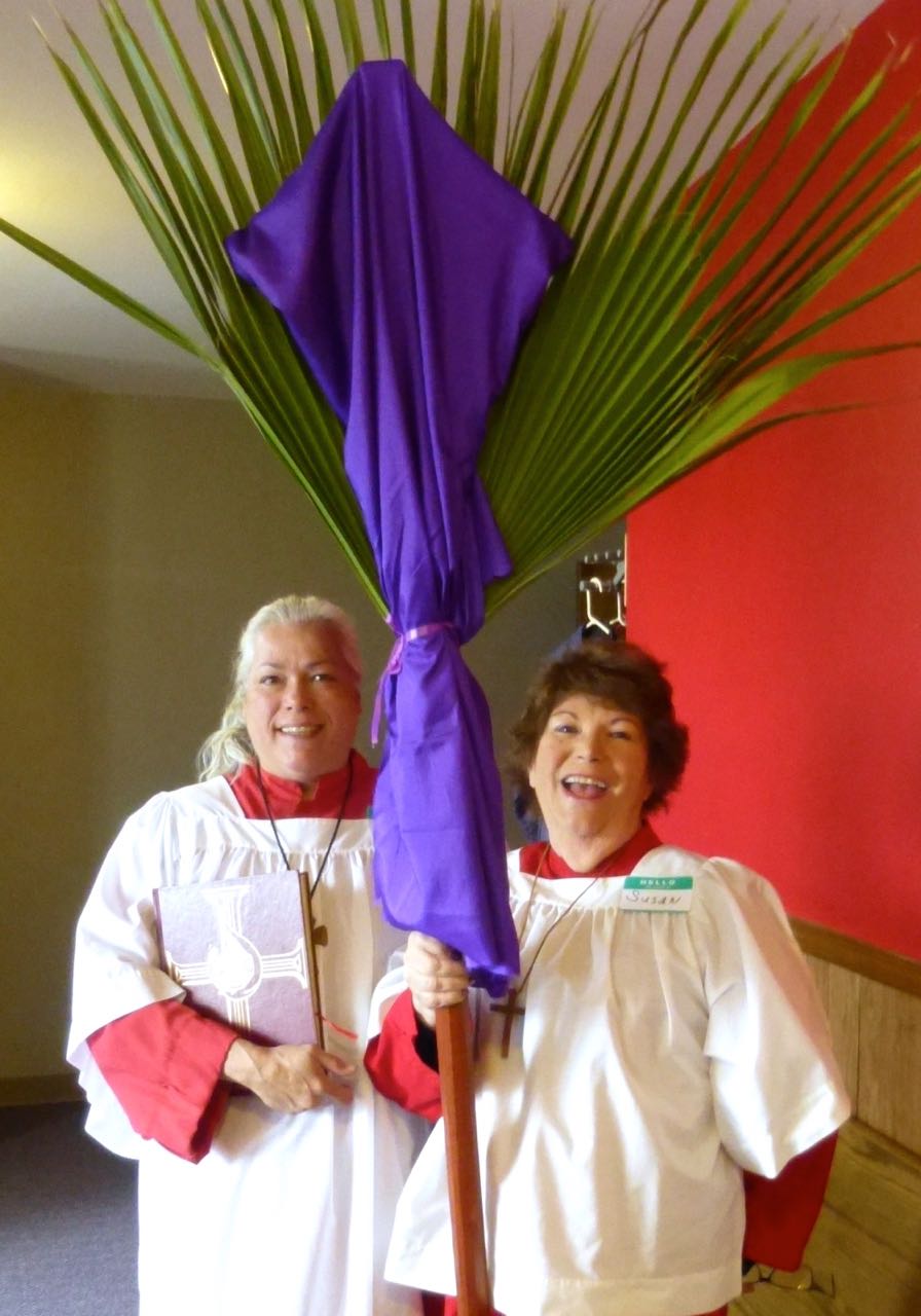 robyn Stephens and Susan Clemons with palmcross.jpg
