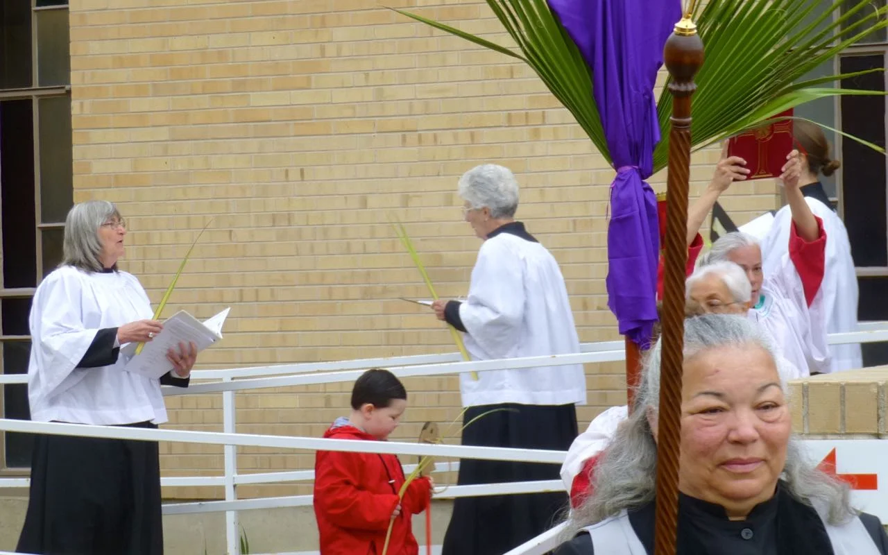 Palm procession sets out.jpg