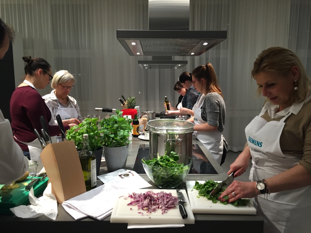 Siemens cookingClub_beim Kochen_Nina Mandl TCM_1803.jpg