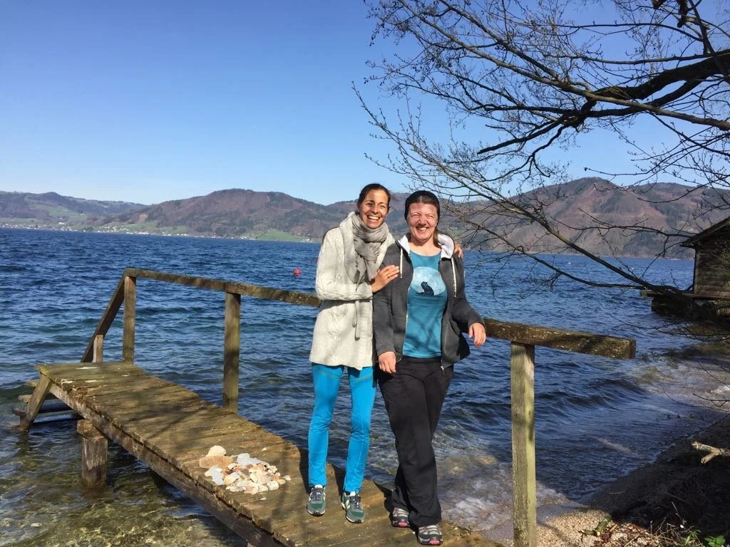 TCM & QIGONG_Attersee_1804_Gabi u Nina am See.jpg