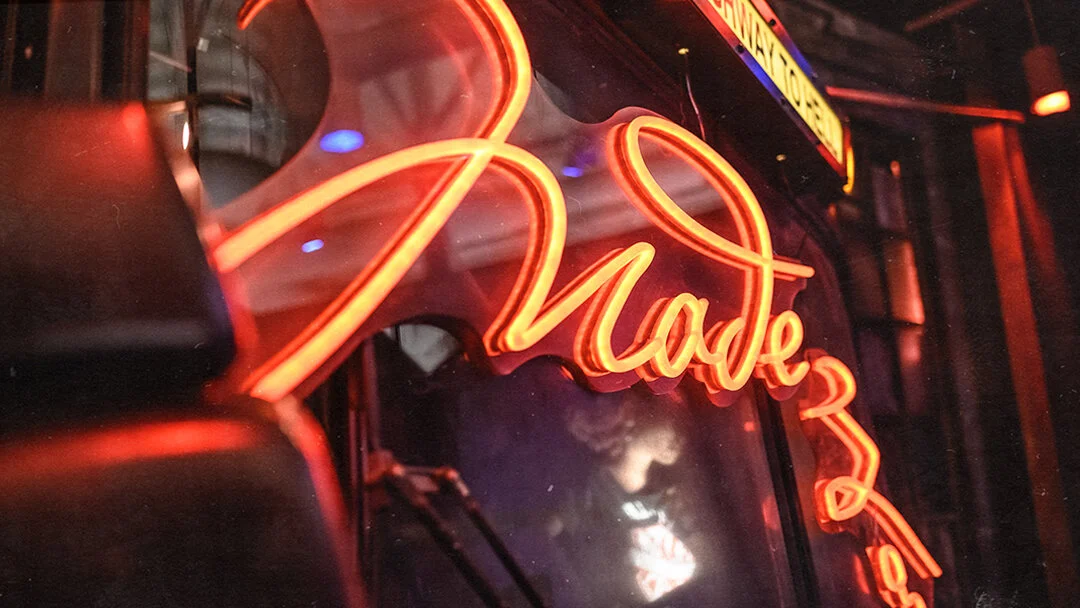 VEGASPOSTWIDE_0000_Layer 13.jpg