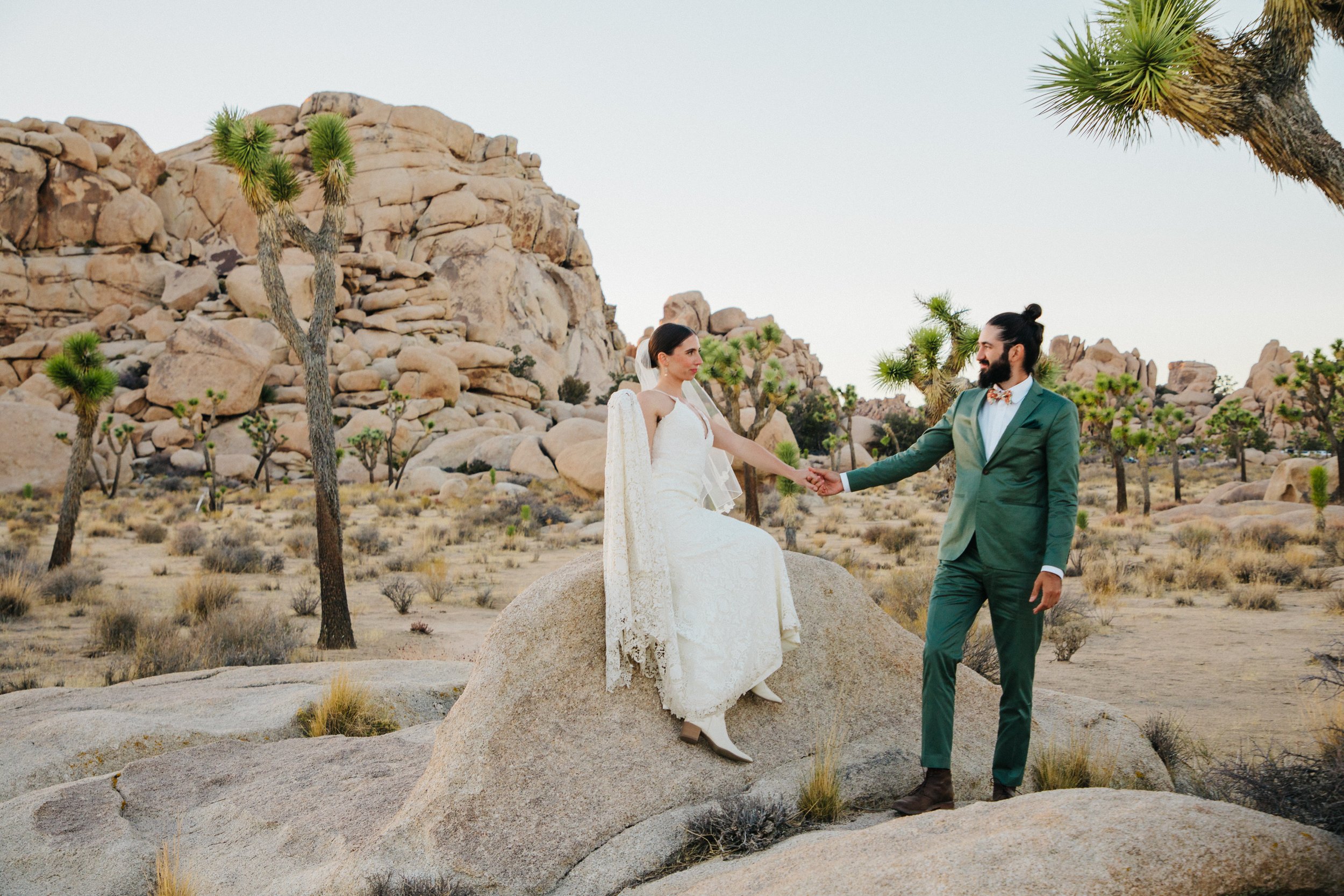 minimalist-desert-wedding-joshua-tree0069.jpg