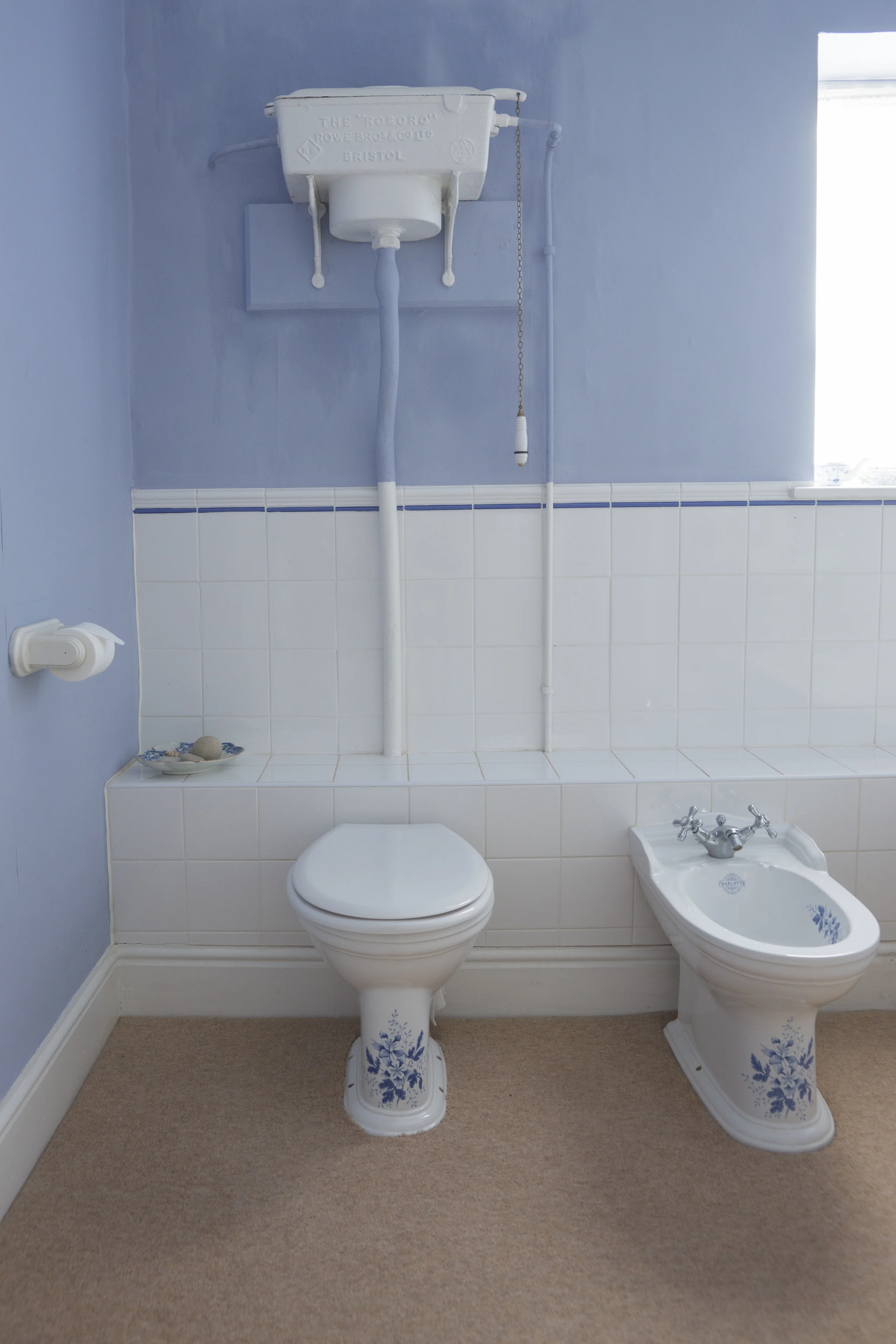 Walnut Tree ensuite bath & shower