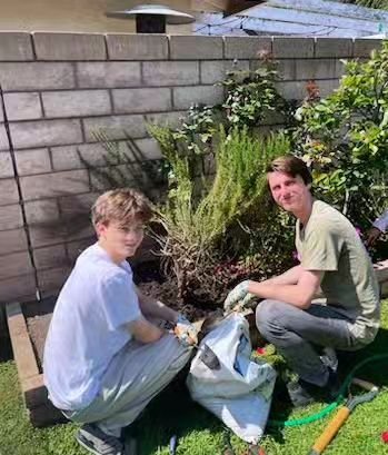 We are so thankful for volunteers in helping us add a little color to our yard🌹🌸🏵🌼. Our goal at Ryan's Reach is to make the homes feel like a home🏡

Shout out to these students from @danahillshighschool these small projects make a world of a dif