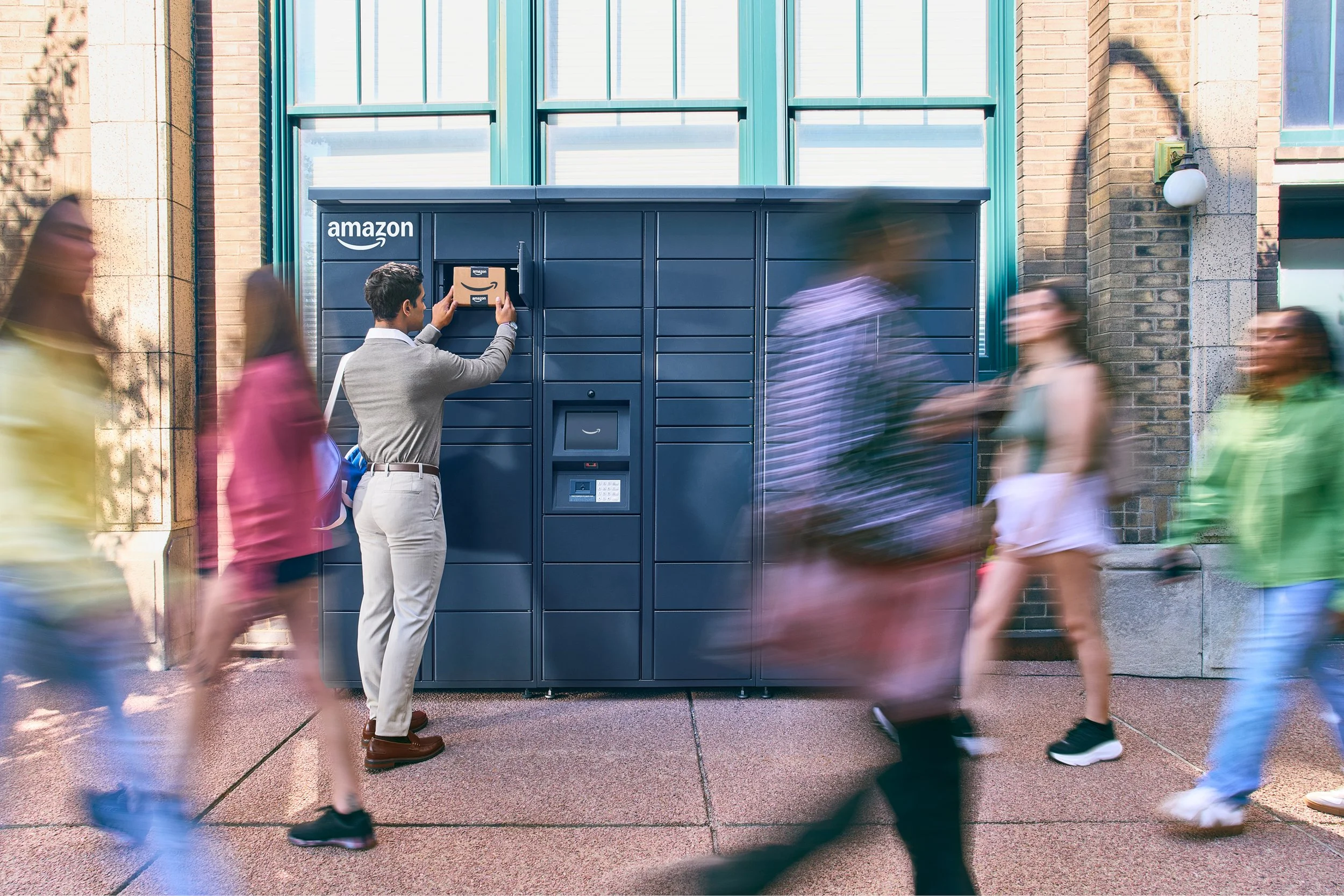 PARP_2025_US_006-Gym-Locker-Blur-1235_R3_Final 1.jpg
