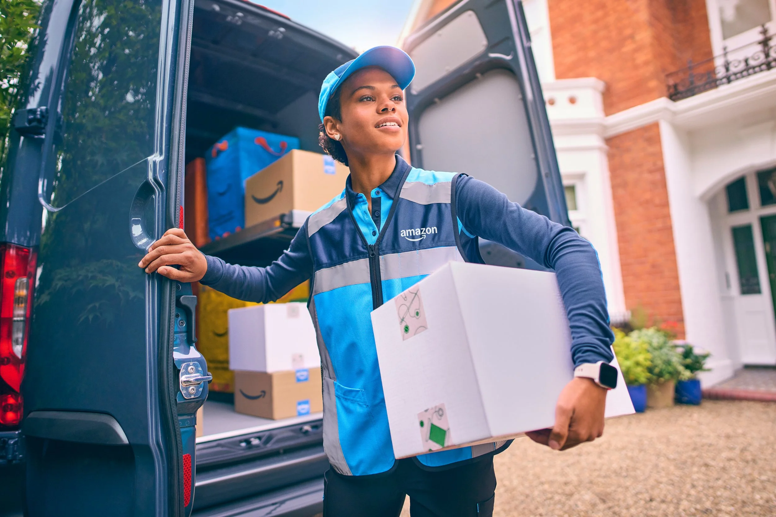 001-UK-SWA-Home-Van-Back-DA-00293_R3_Final 1.jpg