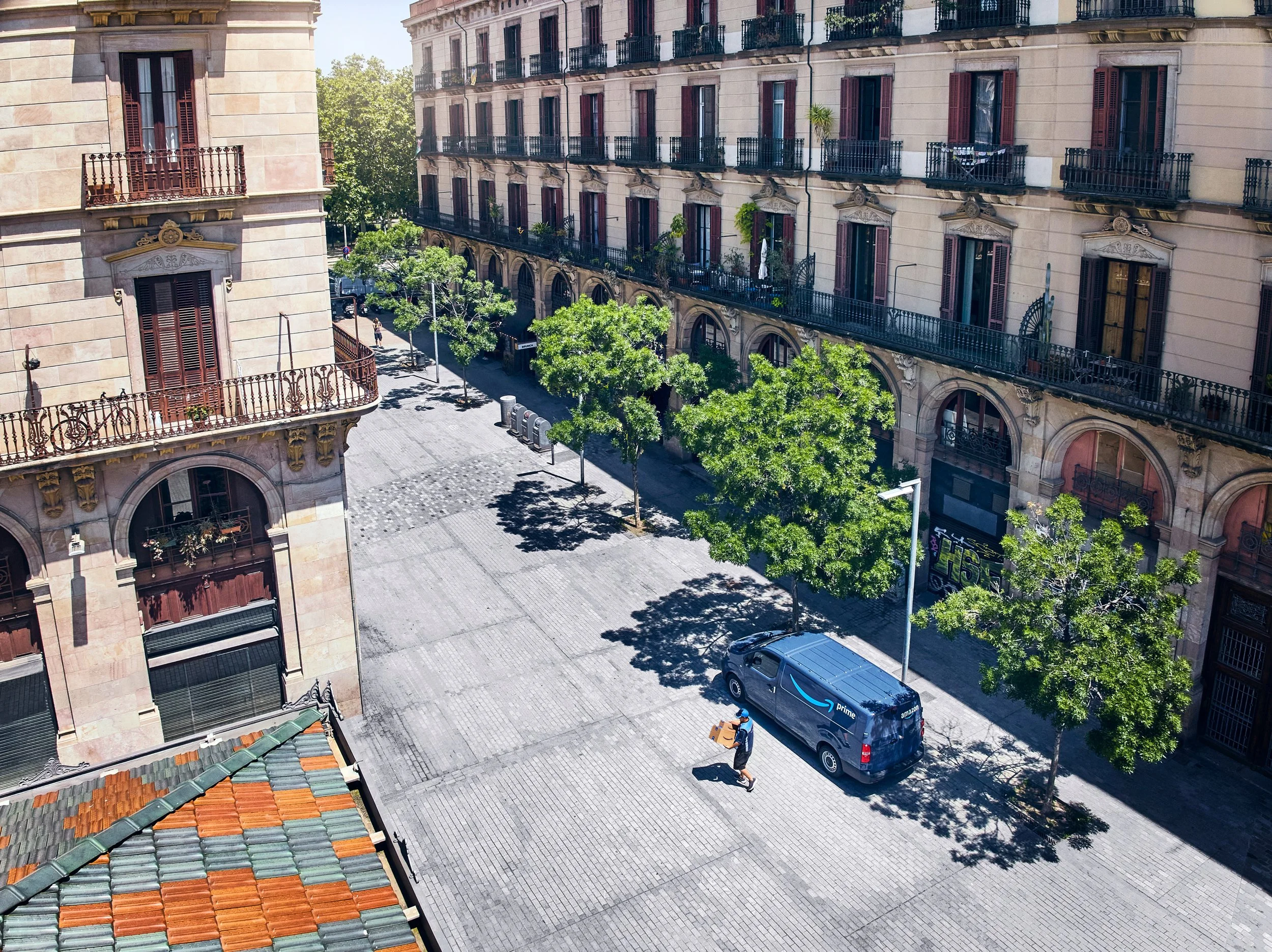 044-IT-SWA-Modern_Grocery-On_Road-Delivery-Drone-06429_R3_Final 1.jpg