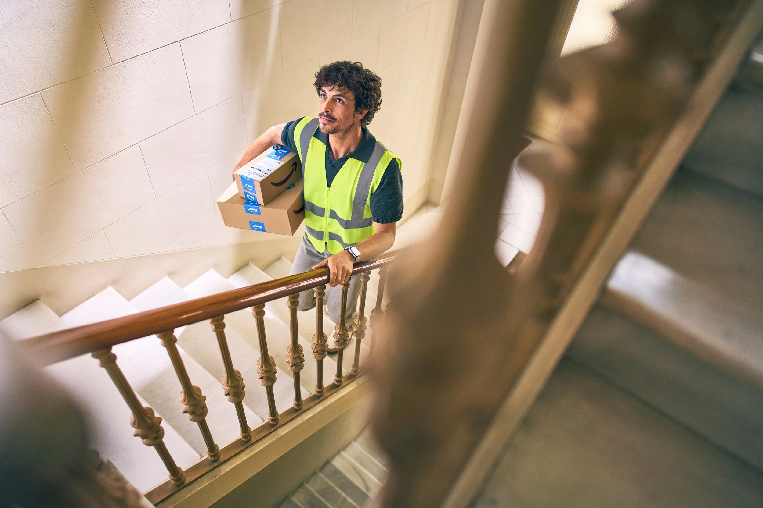 HD_2025_ES_024-ES-Hub-Urban_Apt-Stairs-HP-12404_R2_Final 1.jpg