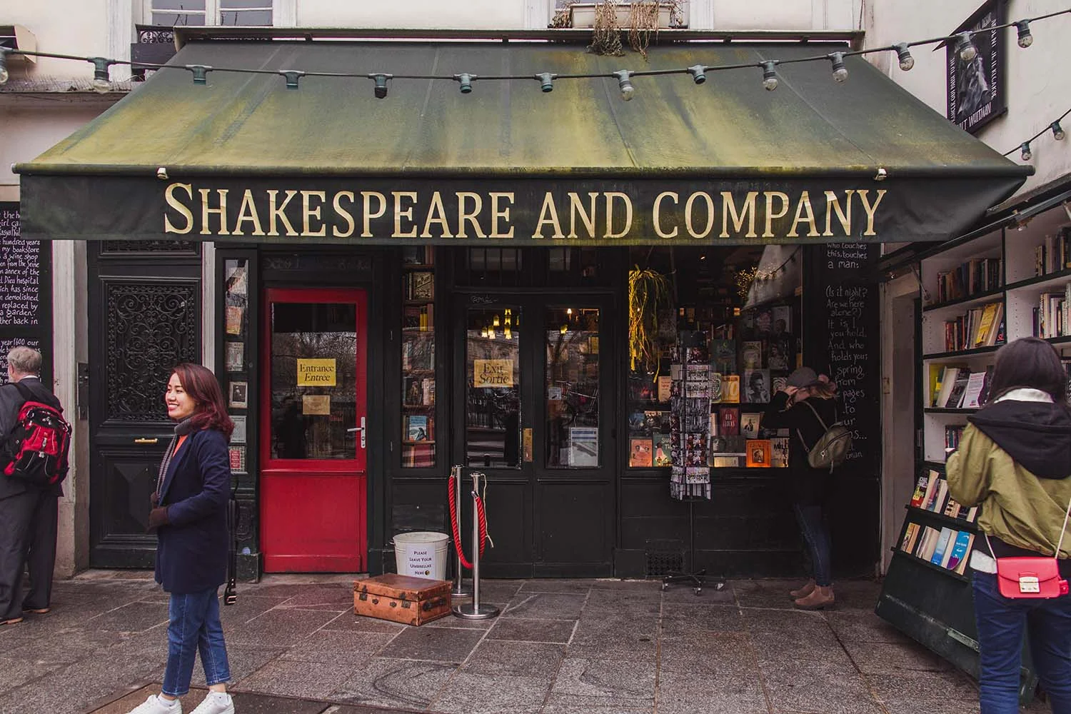 paris-shakespeare-and-company-bookstore.jpg