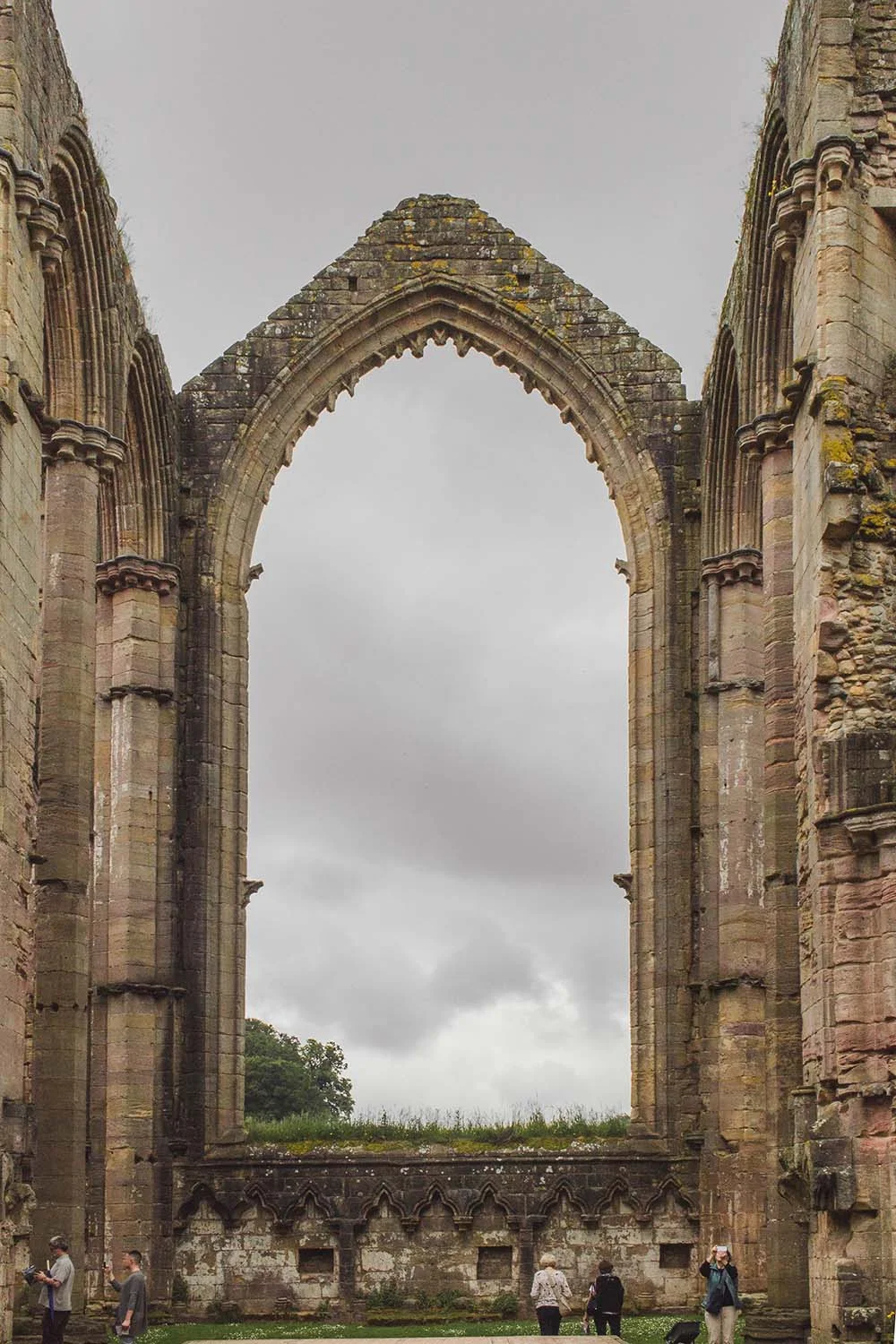 fountains-abbey-england-ruins.jpg