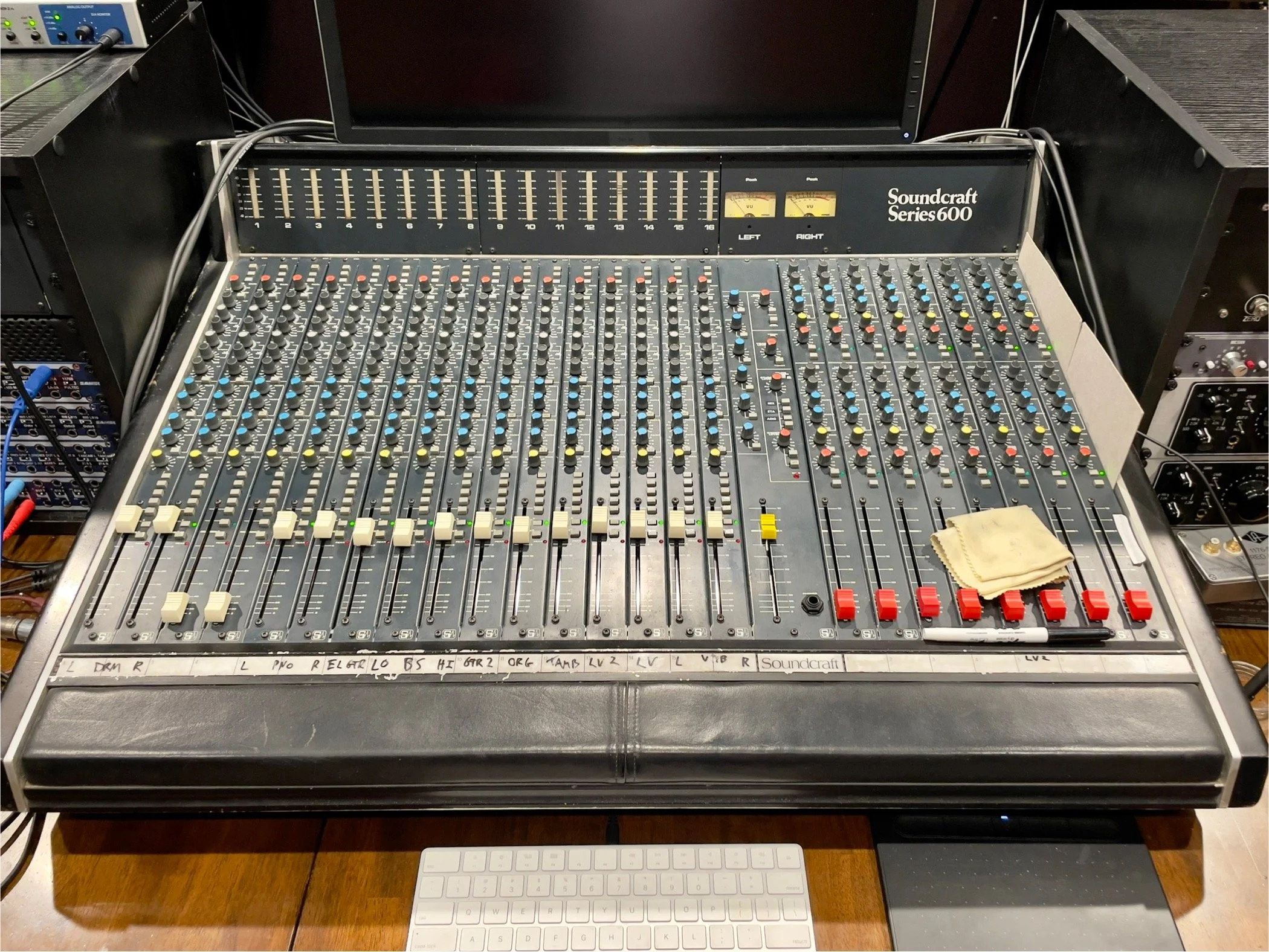 Soundcraft 600 Series 16 channel 8 group