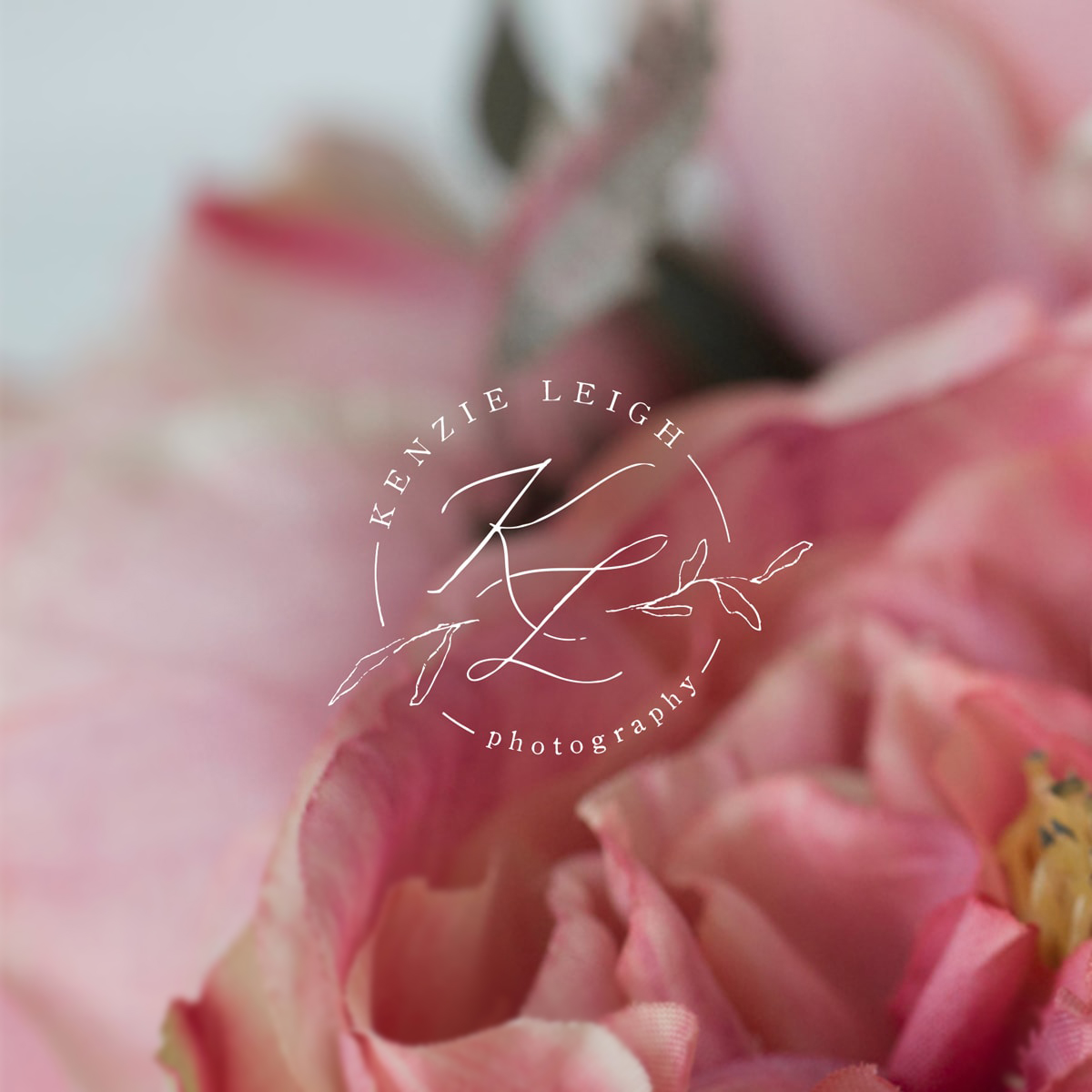 02_KL_PhotographyLogoDesign_Flower-min2.jpg