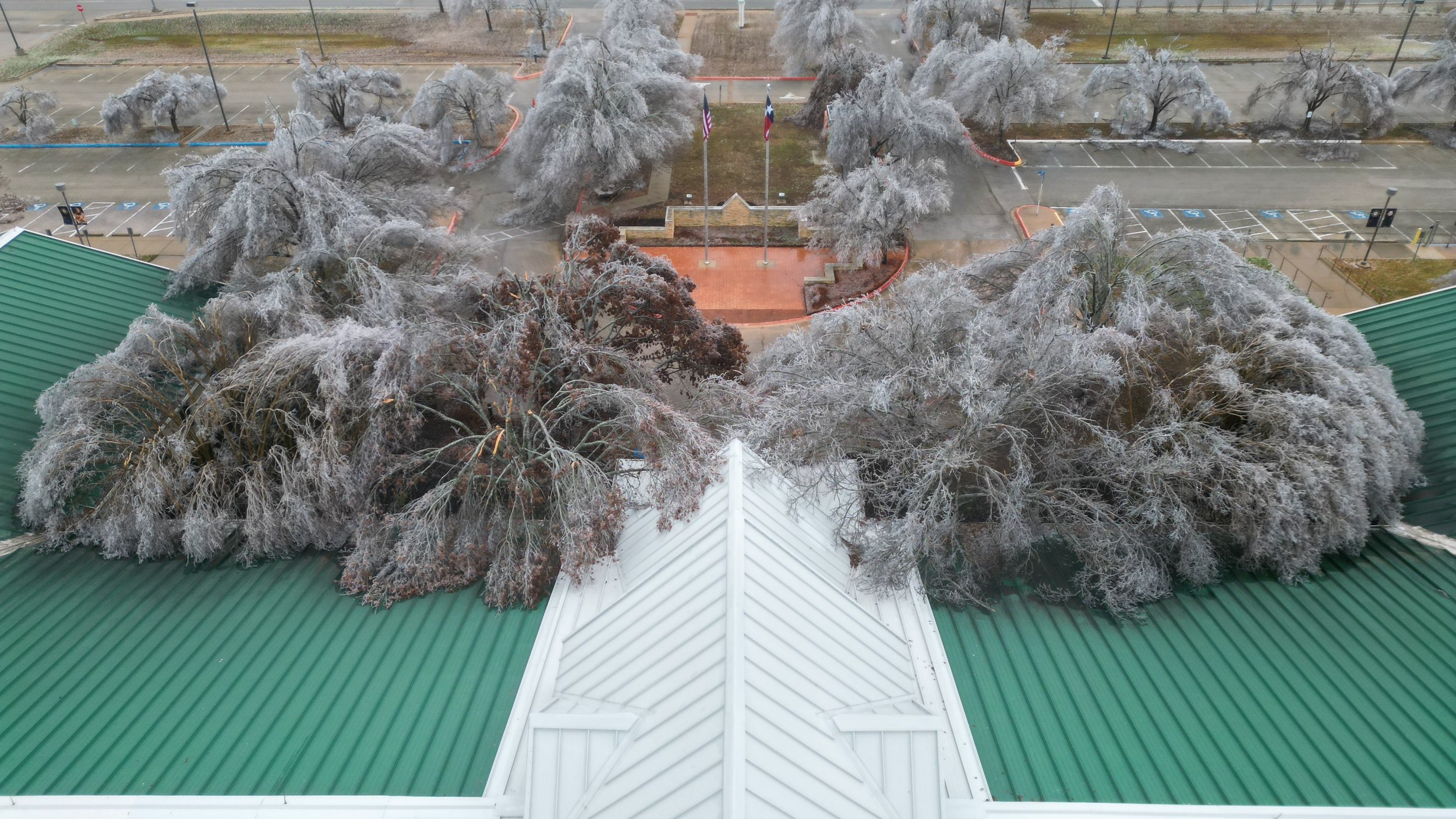 Icy Conditions Shutter Much of Central Texas