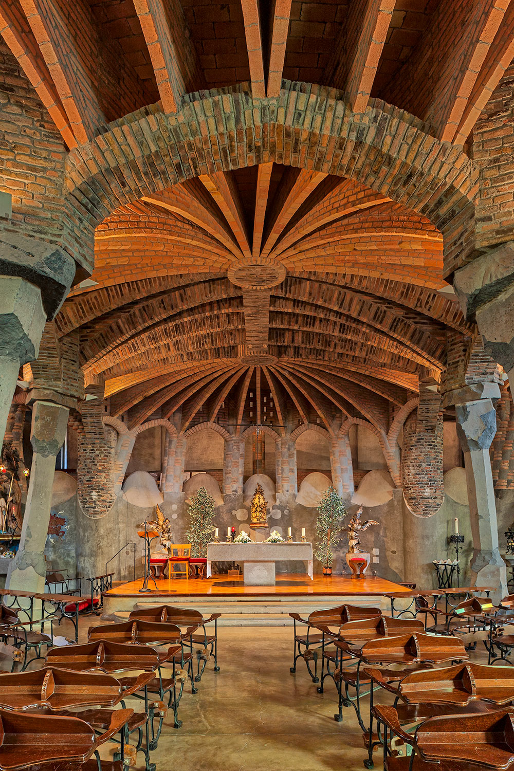  Gaudí Crypt &nbsp;&nbsp;| &nbsp;Antoni Gaudí &nbsp;| &nbsp;Sta. Coloma de Cervelló, Barcelona 