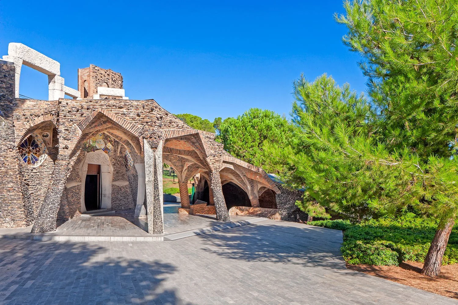   Gaudí Crypt &nbsp; | &nbsp;Antoni Gaudí &nbsp;| &nbsp;Sta. Coloma de Cervelló, Barcelona 