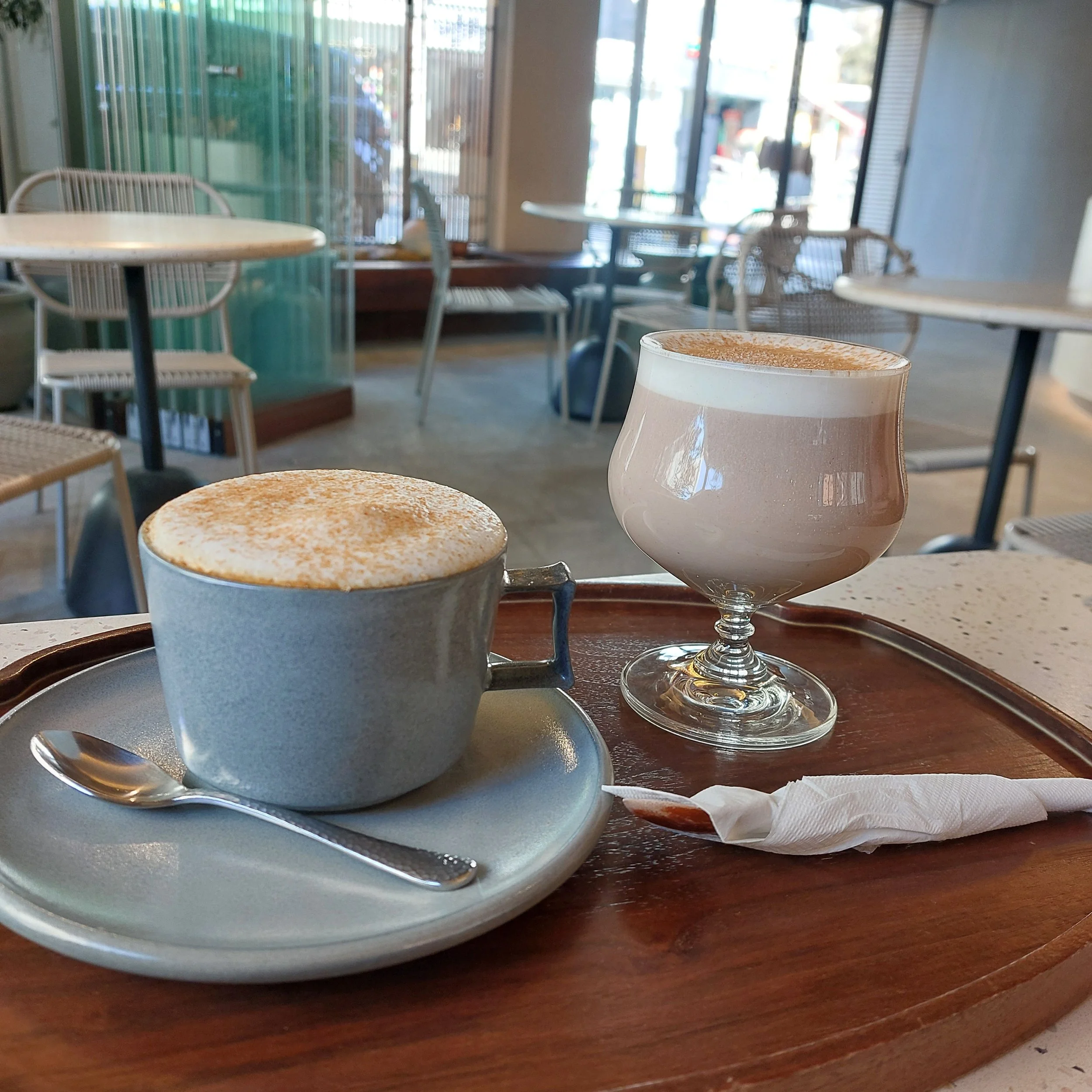 Cinnamon cappuccino at Cafe EoE with jazz 